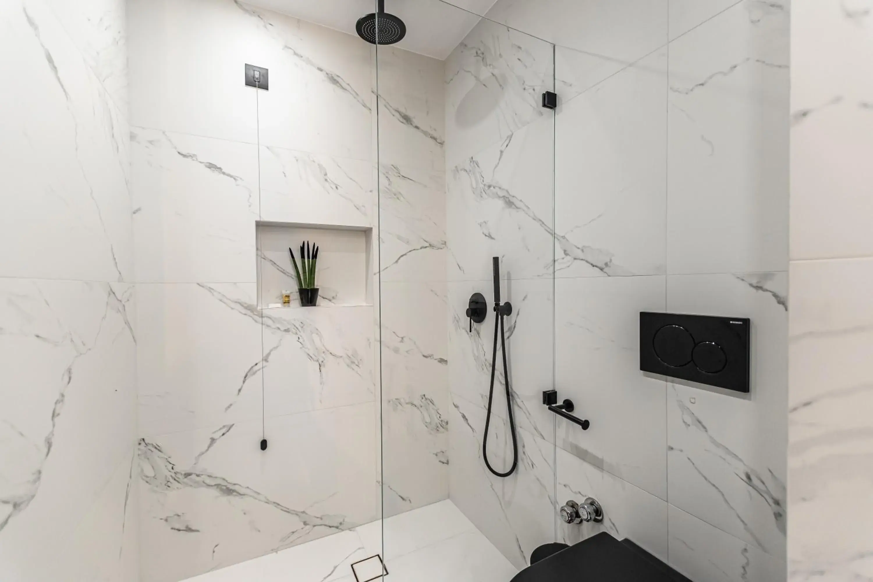 Shower, Bathroom in Hotel Palatia