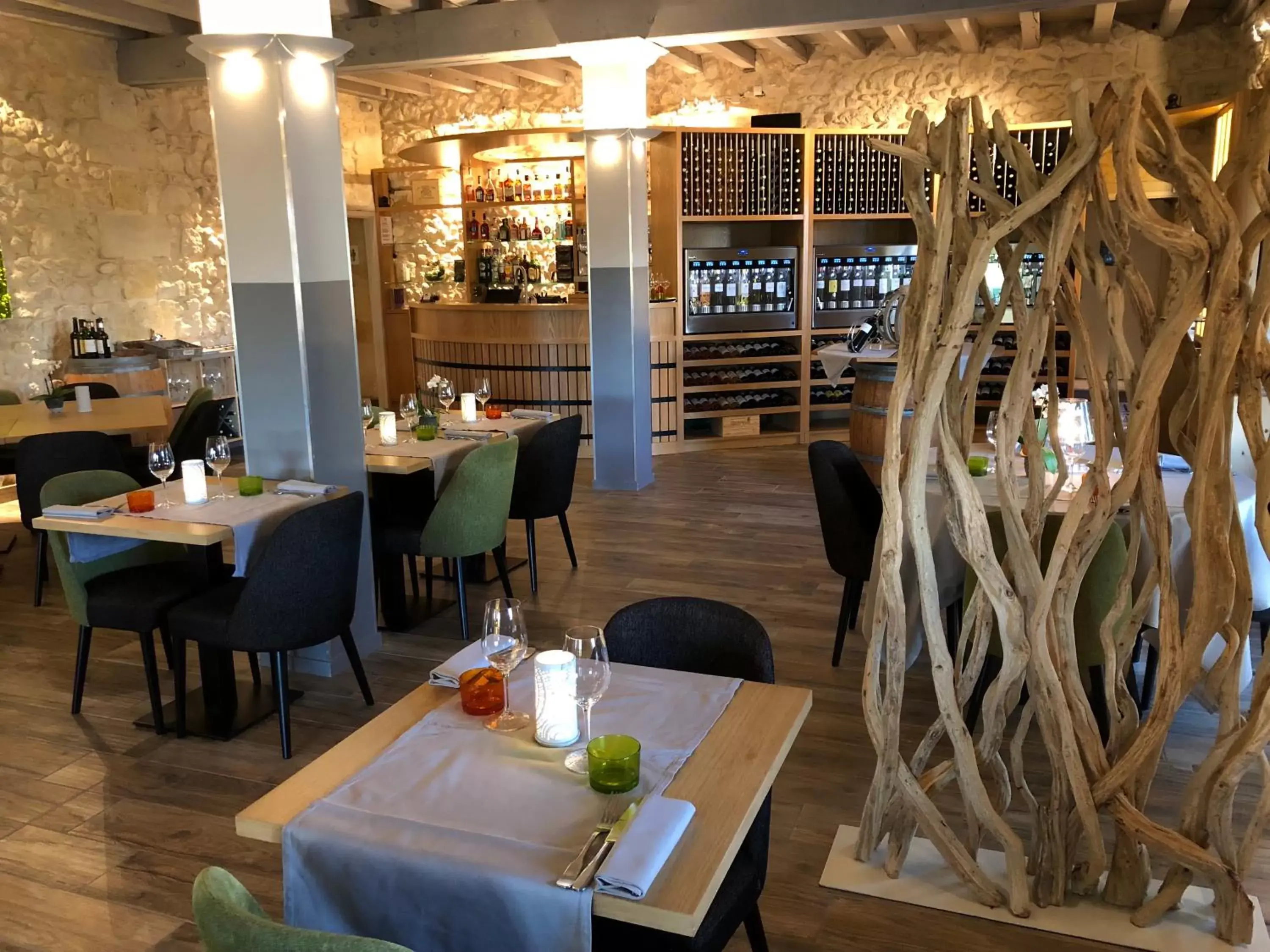 Restaurant/Places to Eat in Les Secrets Château Pey La Tour - Groupe LOGIS HOTELS