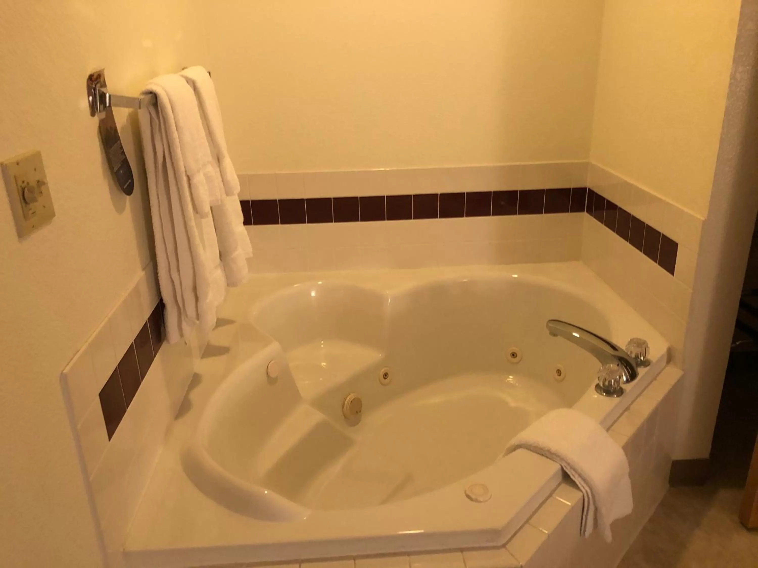 Bathroom in Garnett Hotel & RV Park