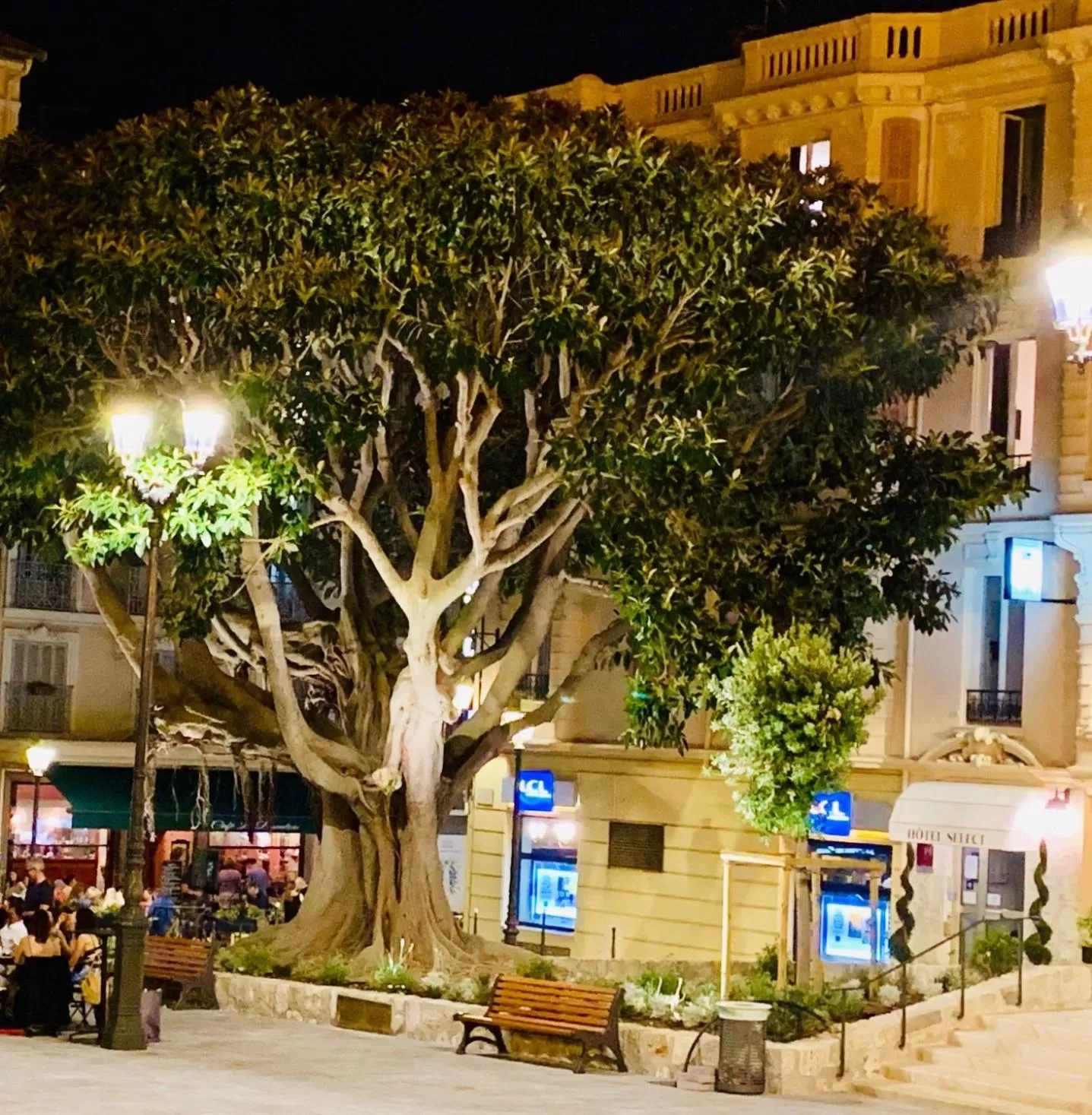 Facade/entrance in Hotel Select