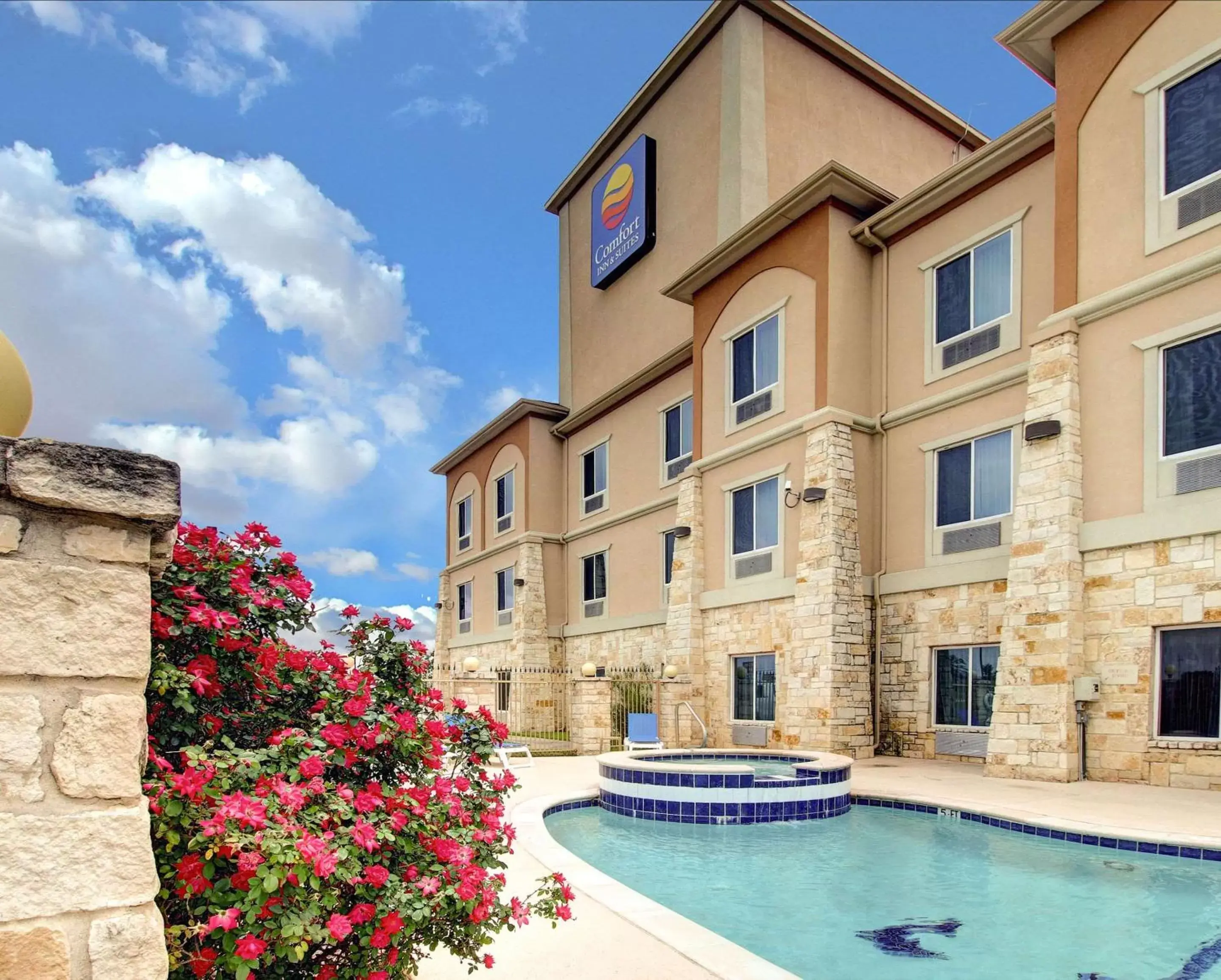 On site, Swimming Pool in Comfort Inn & Suites Alvarado