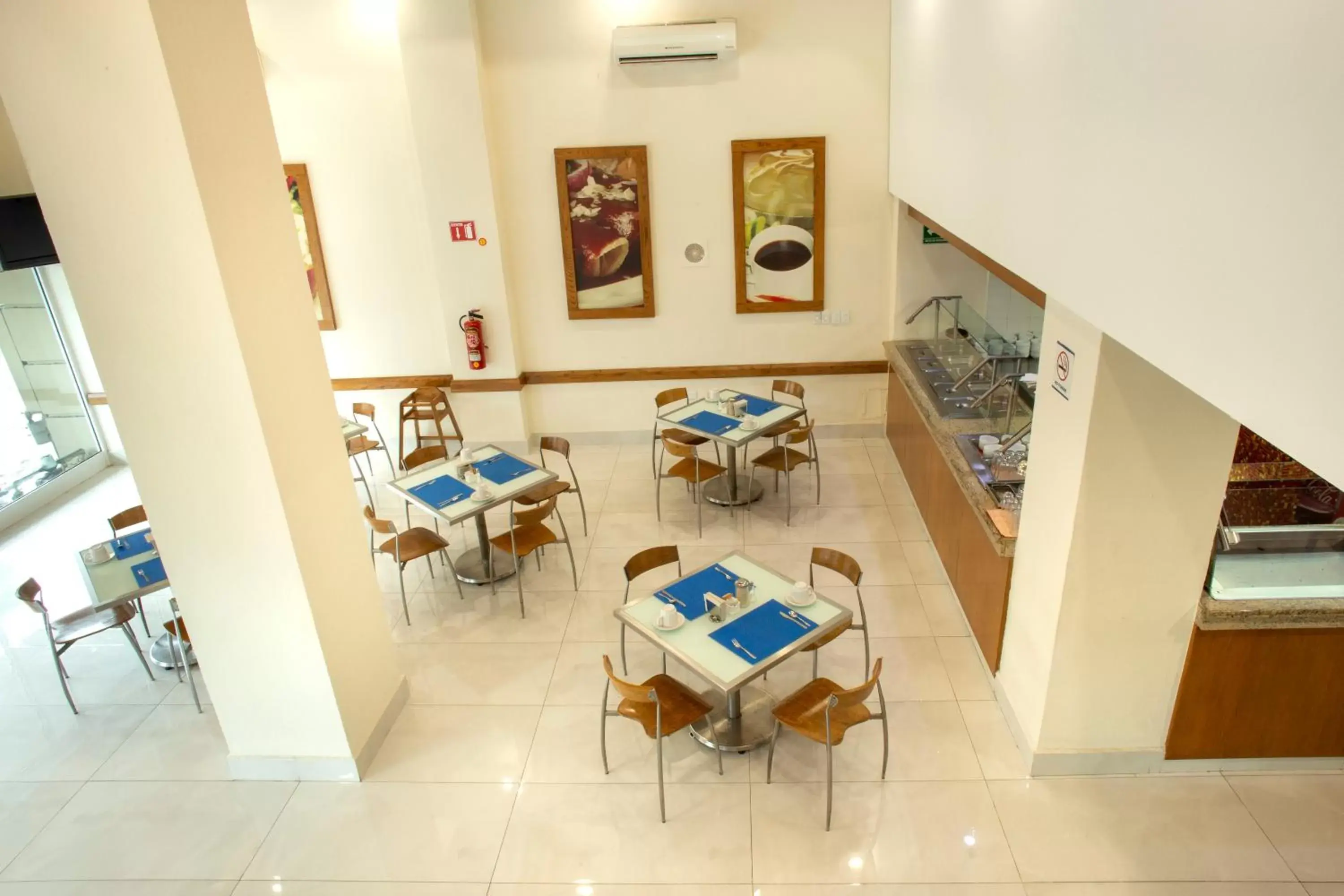 Staff, Restaurant/Places to Eat in Best Western Centro Monterrey