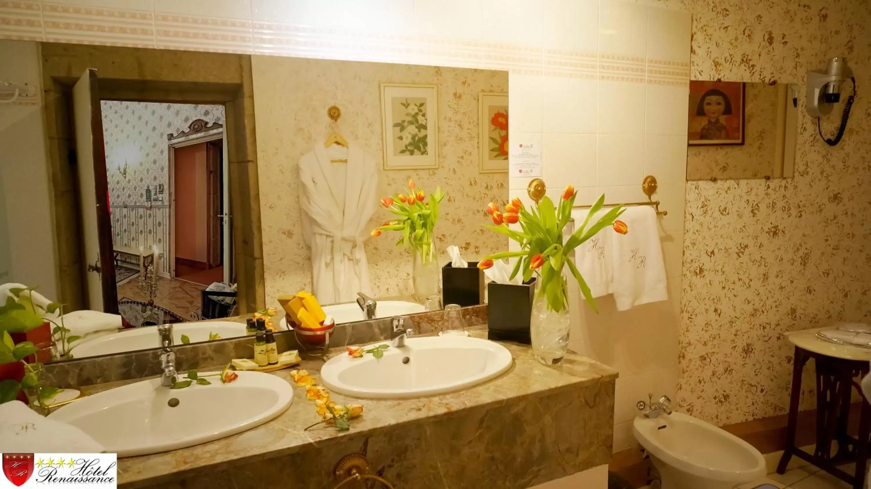 Bathroom in Hôtel Renaissance