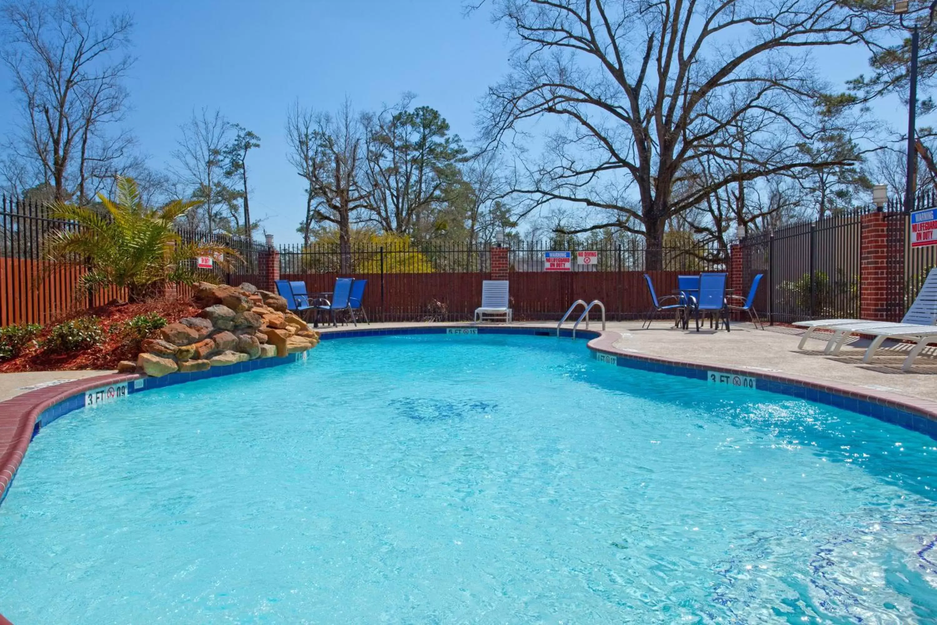 Swimming Pool in Holiday Inn Express Hotel & Suites Vidor South, an IHG Hotel