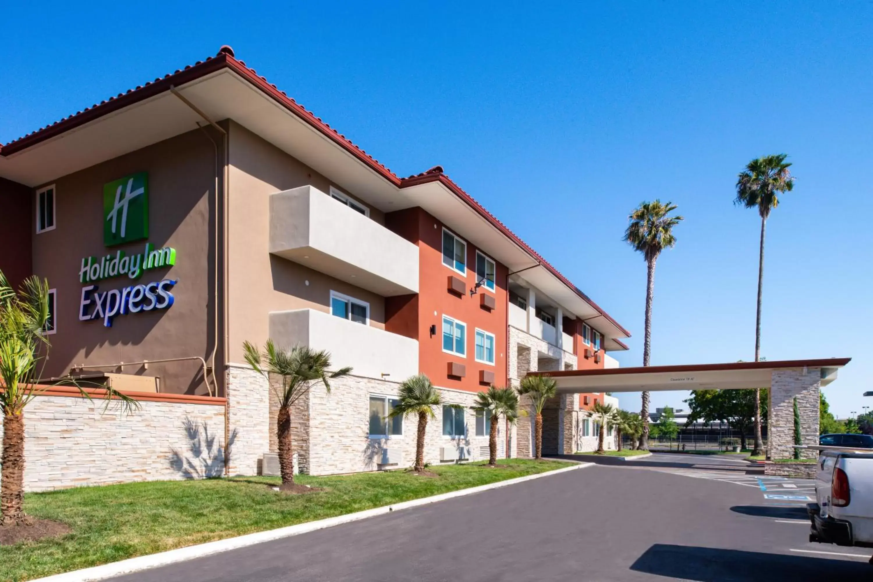 Property Building in Holiday Inn Express - Santa Rosa North, an IHG Hotel