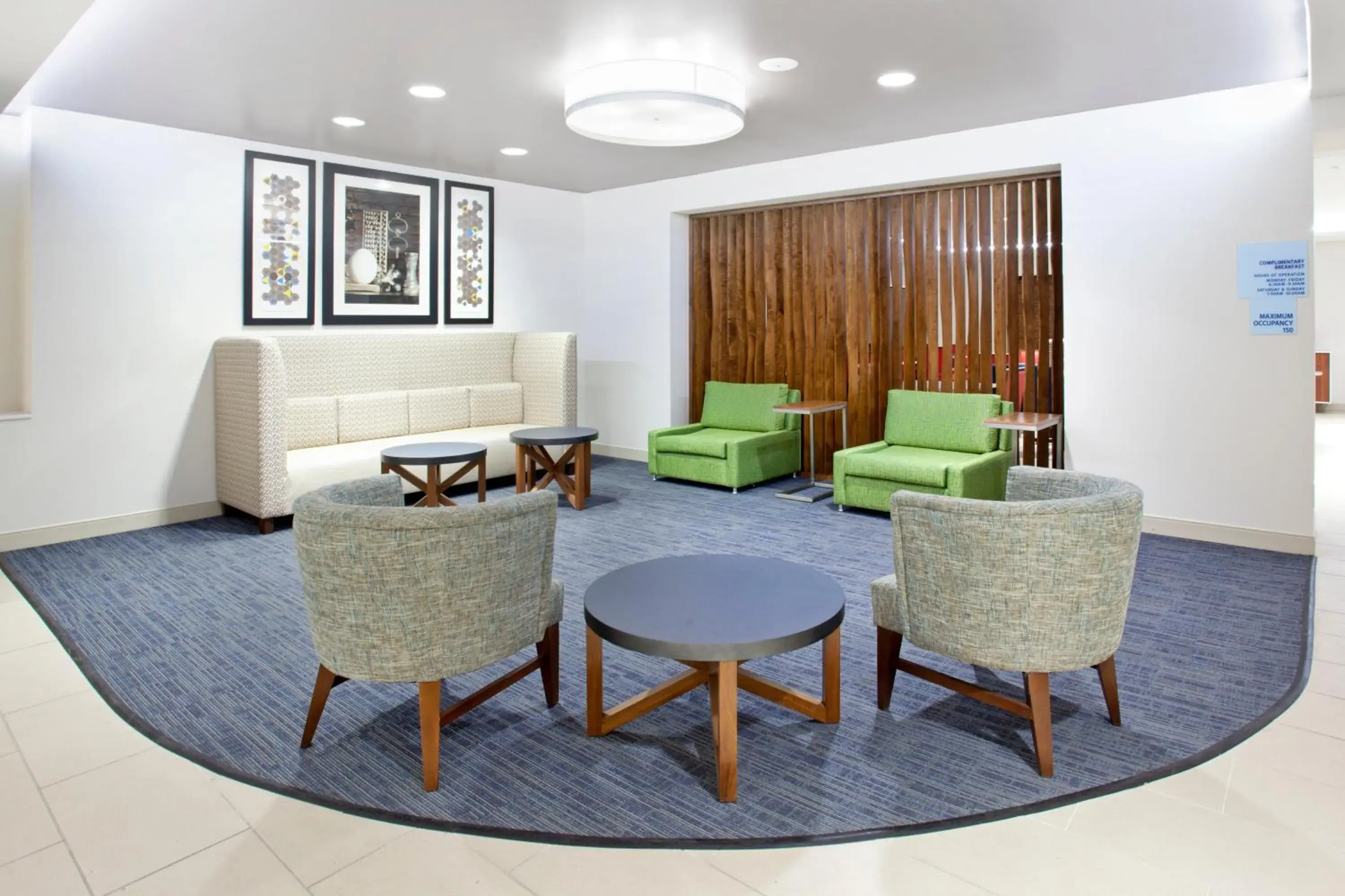 Property building, Seating Area in Holiday Inn Express Hotel & Suites Austin Downtown - University, an IHG Hotel