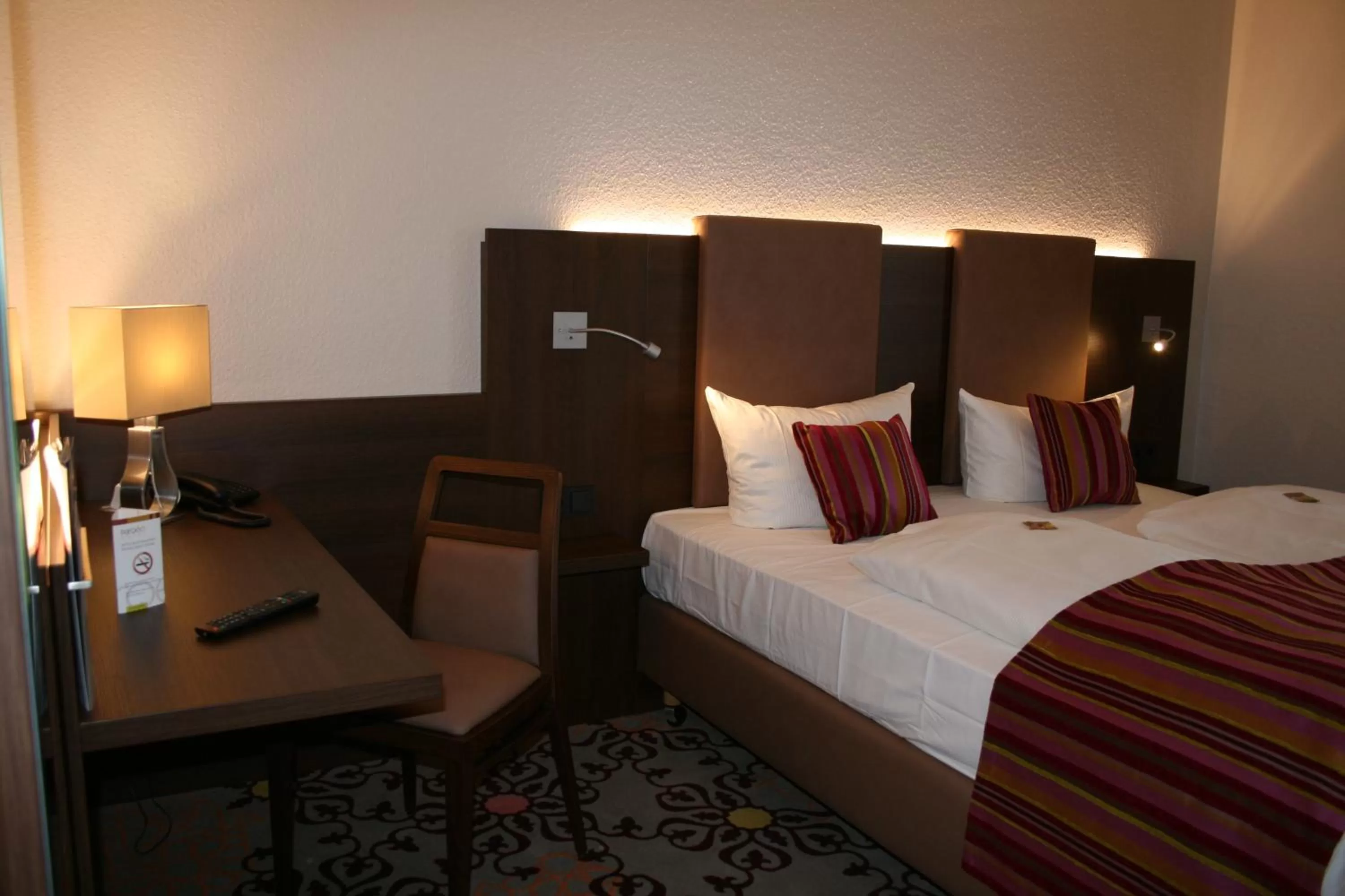 Photo of the whole room, Bed in HOTEL PARQÉO im A66