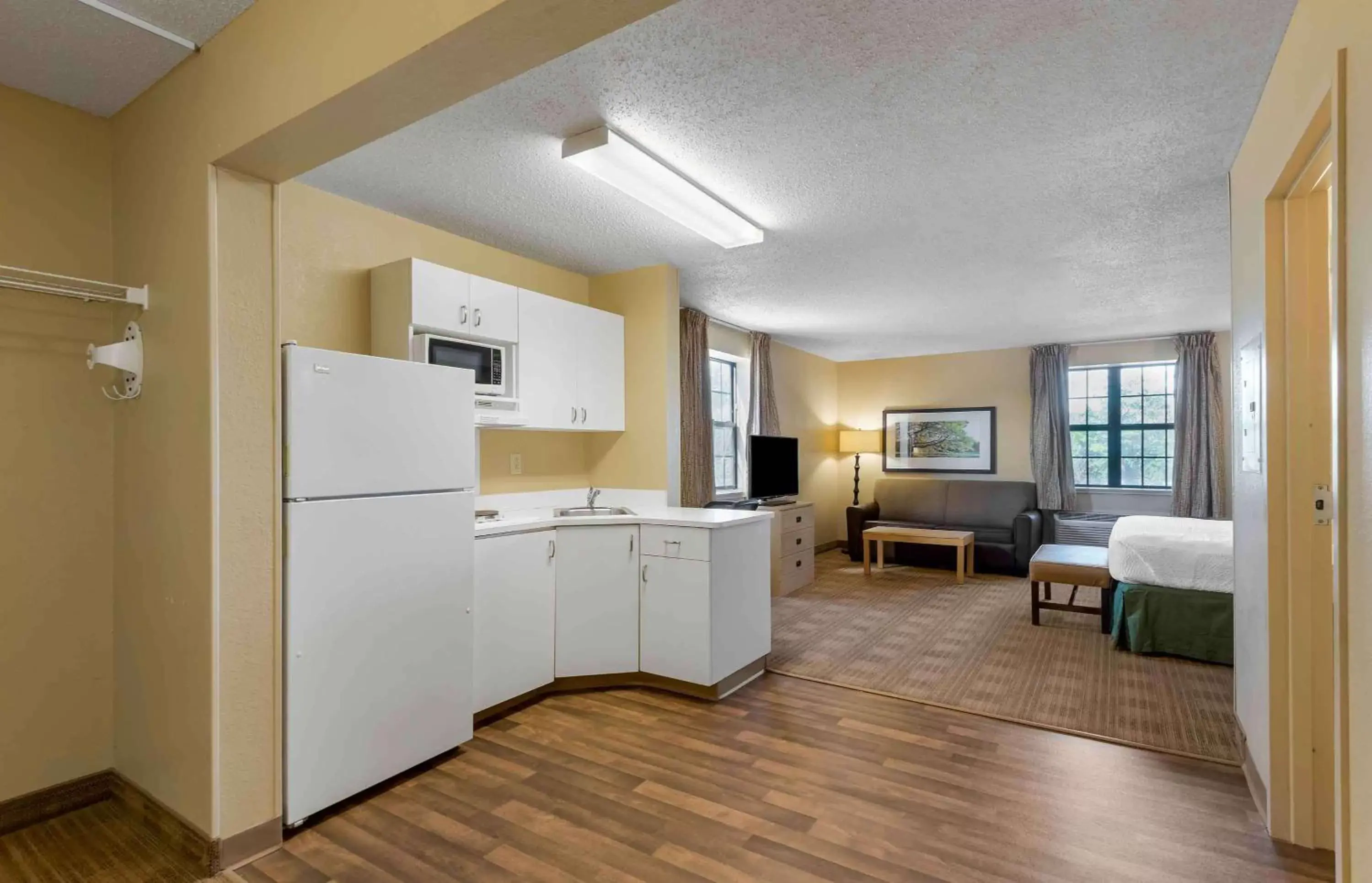 Bedroom, Kitchen/Kitchenette in Extended Stay America Suites - Buffalo - Amherst