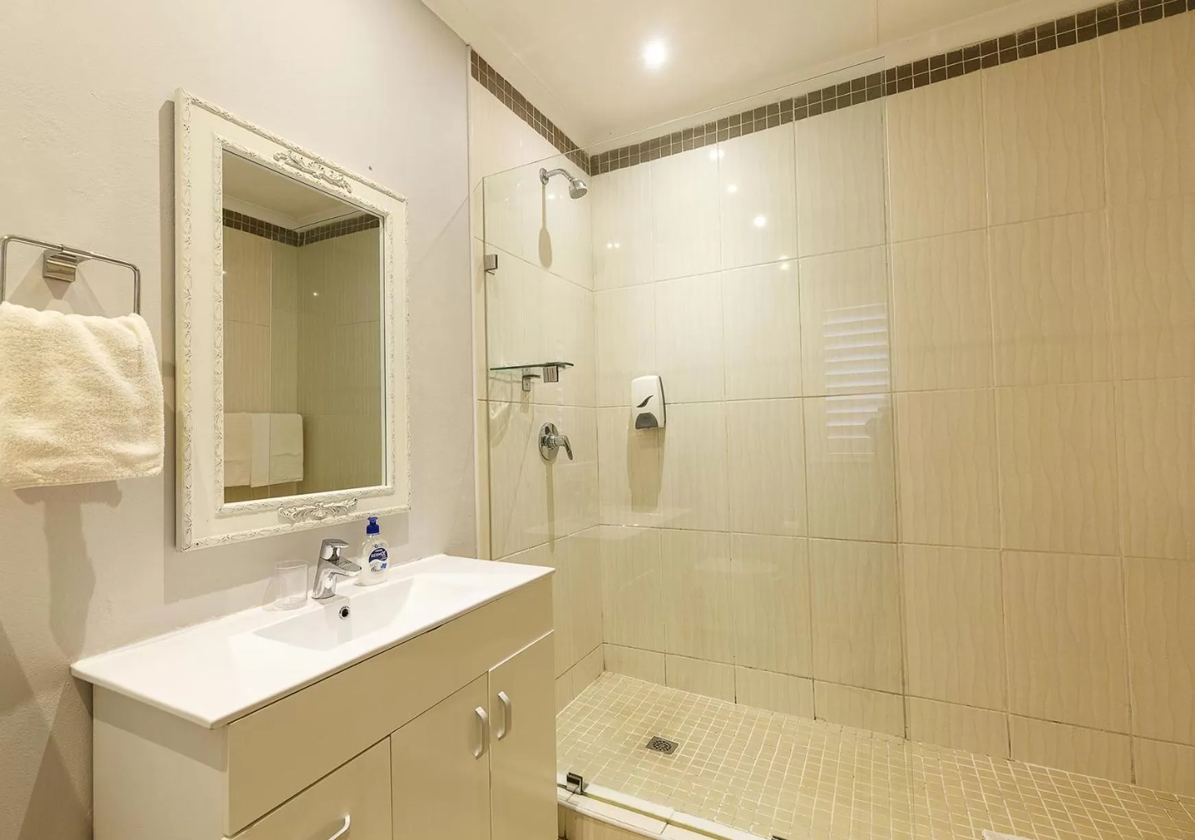 Bathroom in My Den Beachfront B&B and Self-Catering