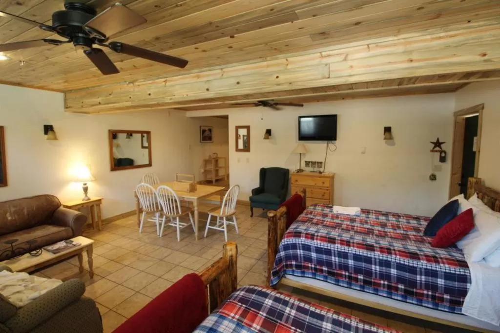 Other, Bed in Wapiti Lodge