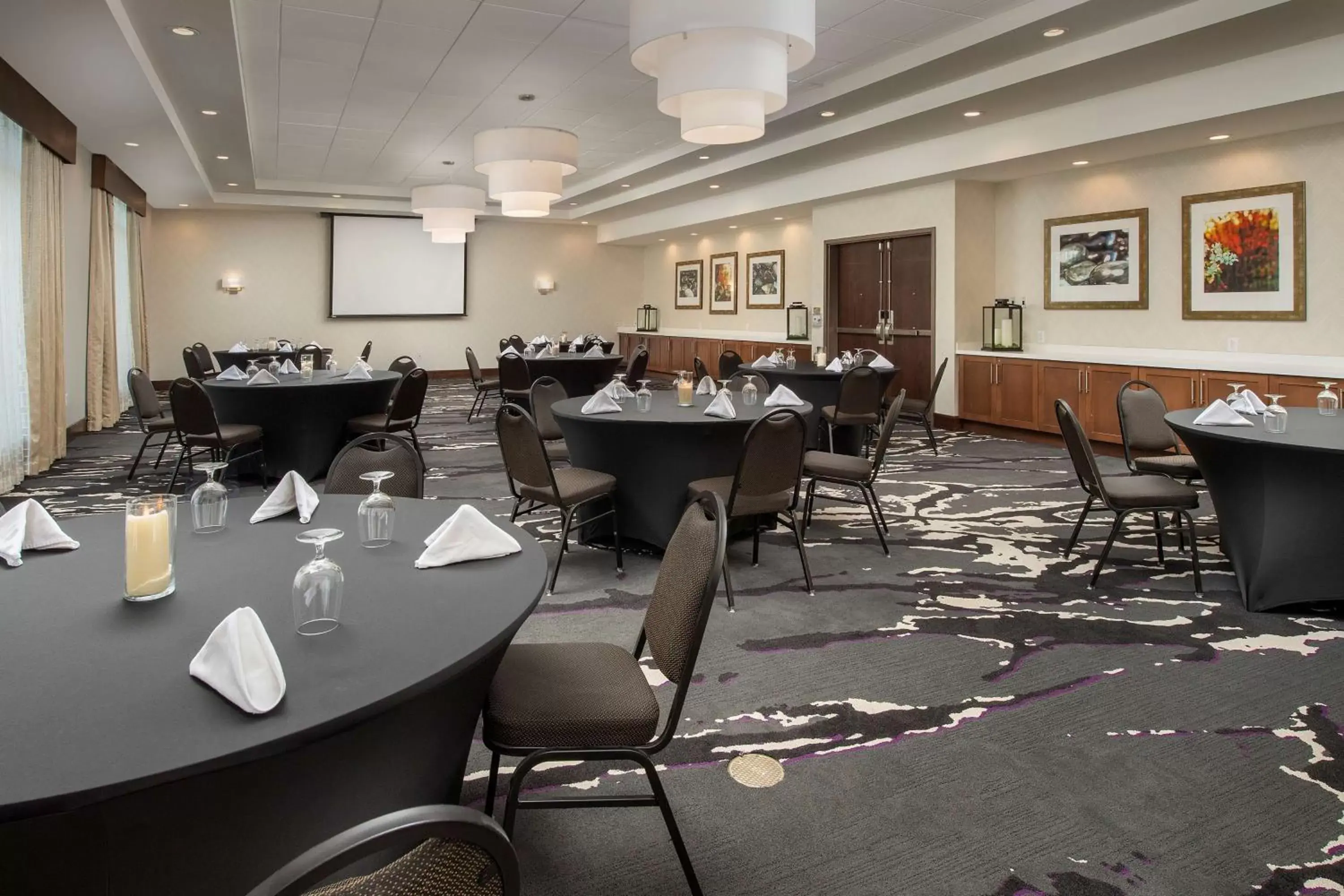 Meeting/conference room, Restaurant/Places to Eat in Hilton Garden Inn Charlotte Airport