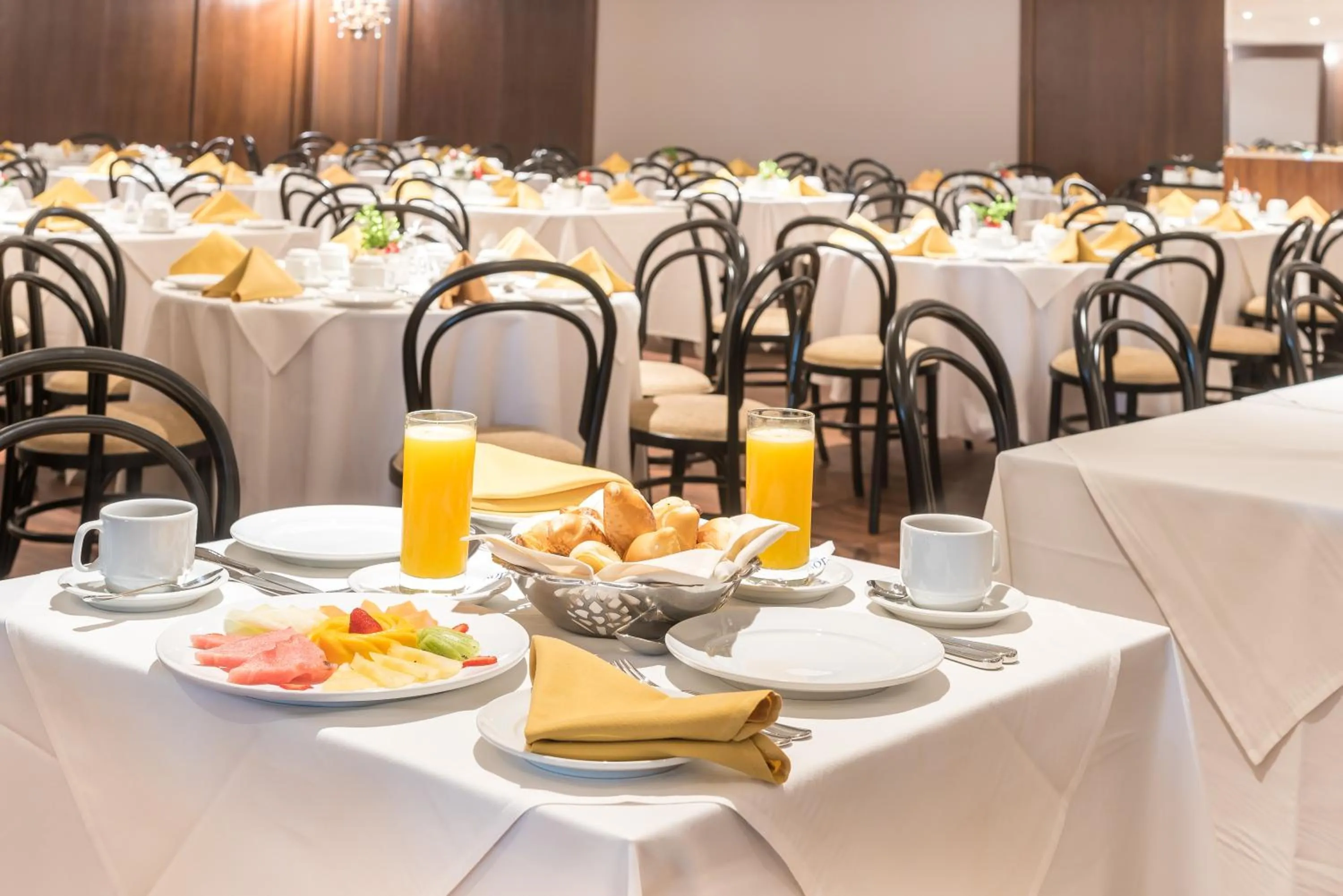 Restaurant/places to eat in Windsor Oceanico Hotel