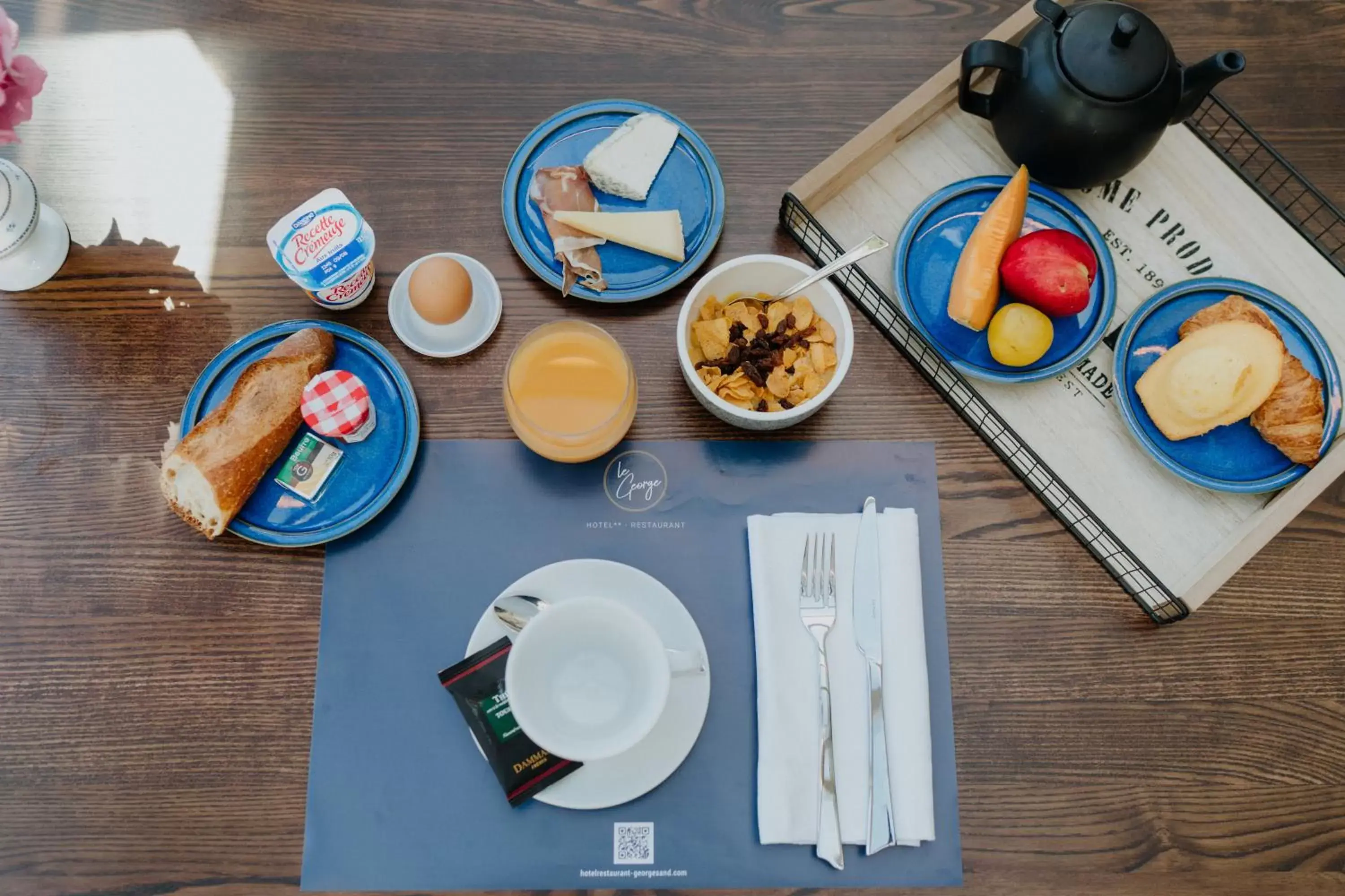 Breakfast in The Originals Boutique, Hôtel Le George , Loches