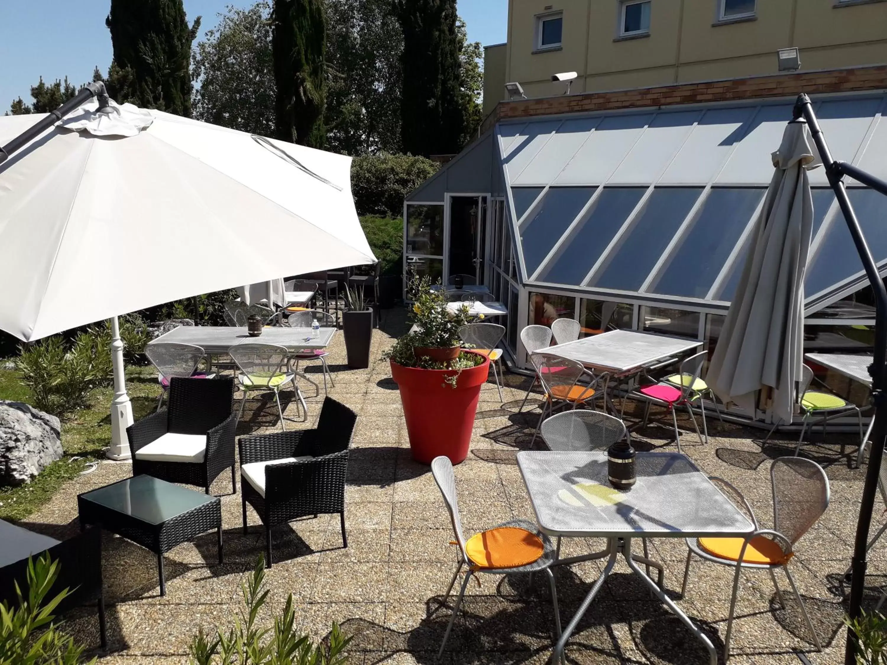 Balcony/Terrace, Restaurant/Places to Eat in ibis Grenoble Université