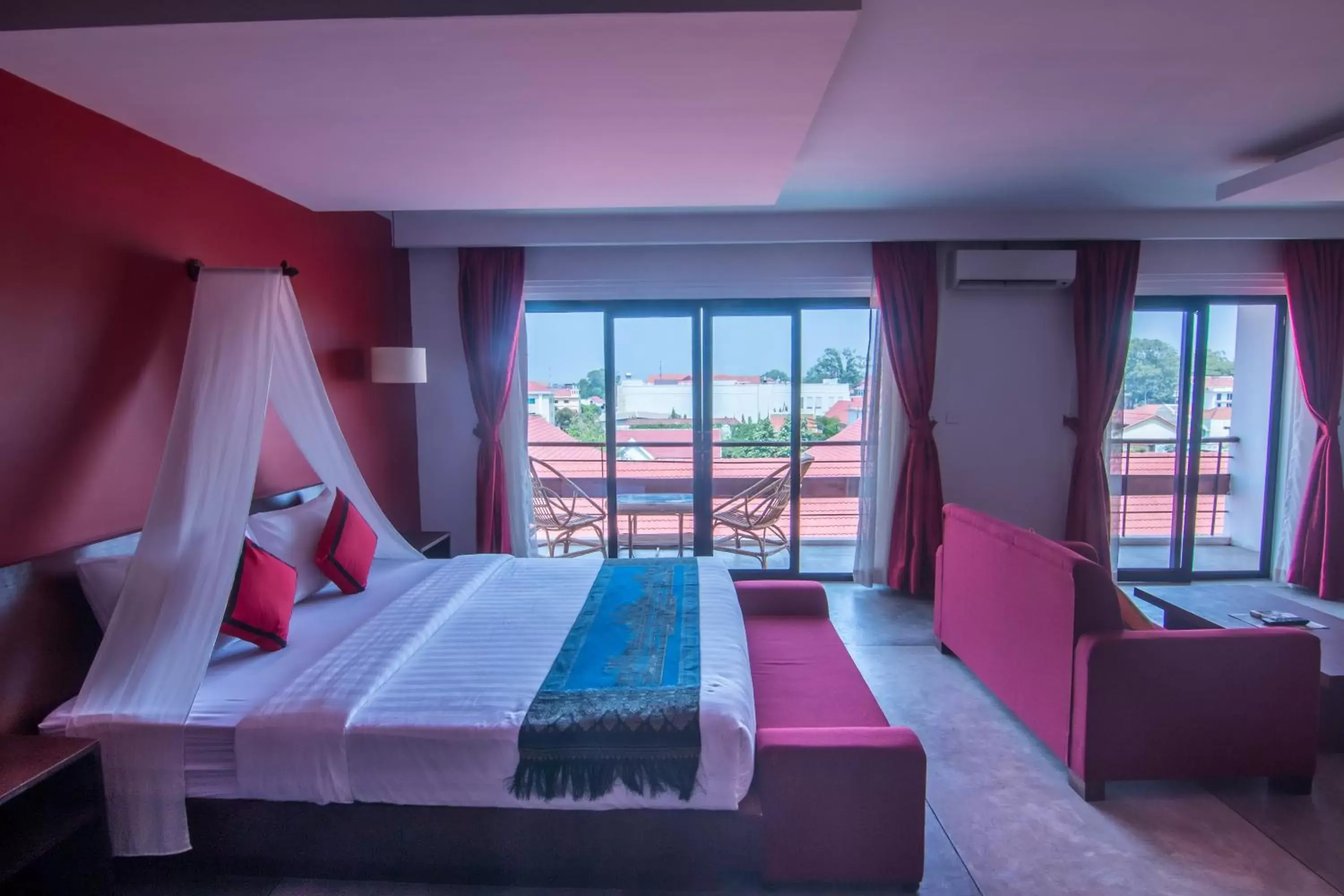 Bed in Mekong Angkor Palace Hotel