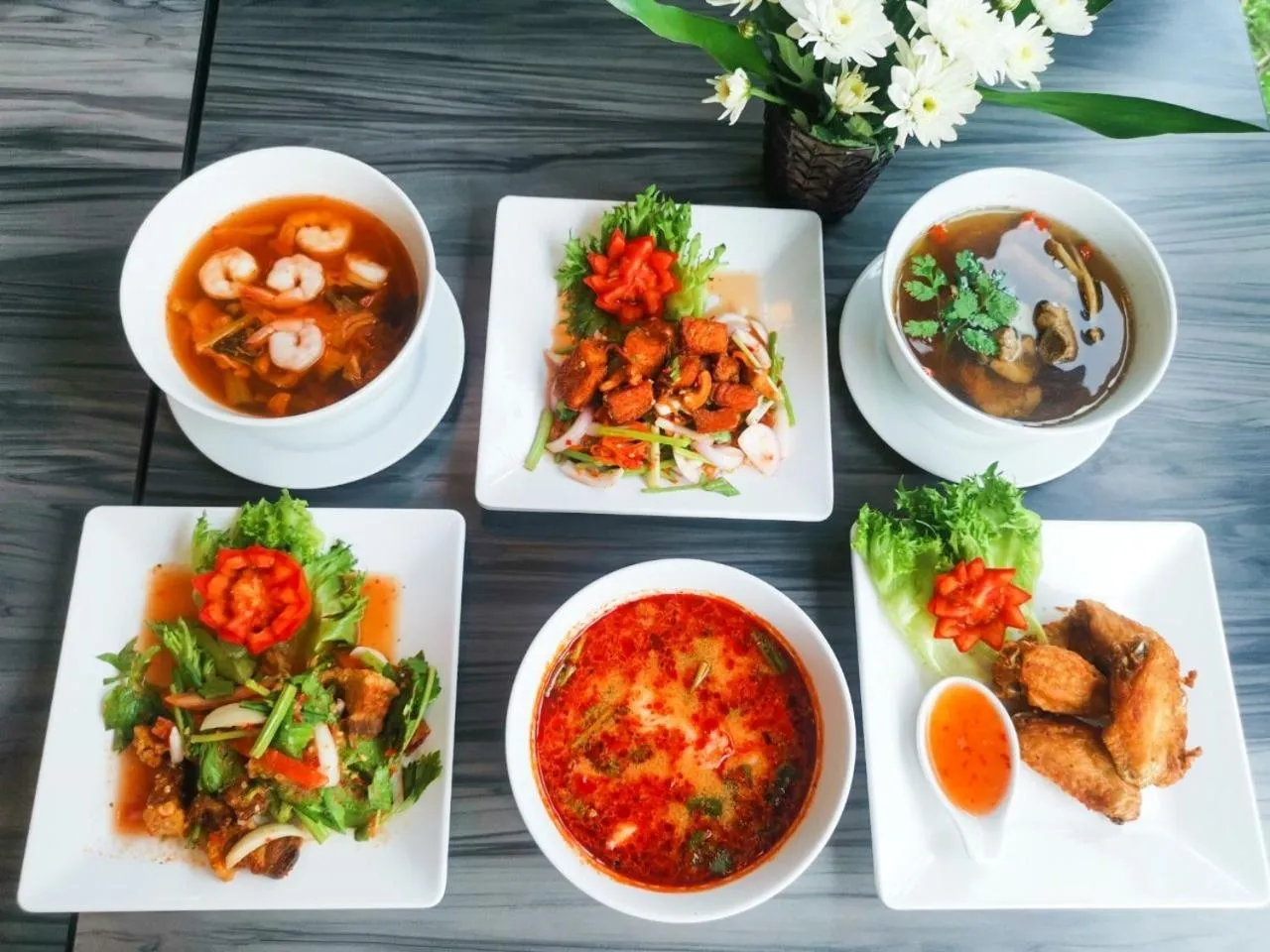 Restaurant/places to eat in Crystal Suites Suvarnbhumi Airport