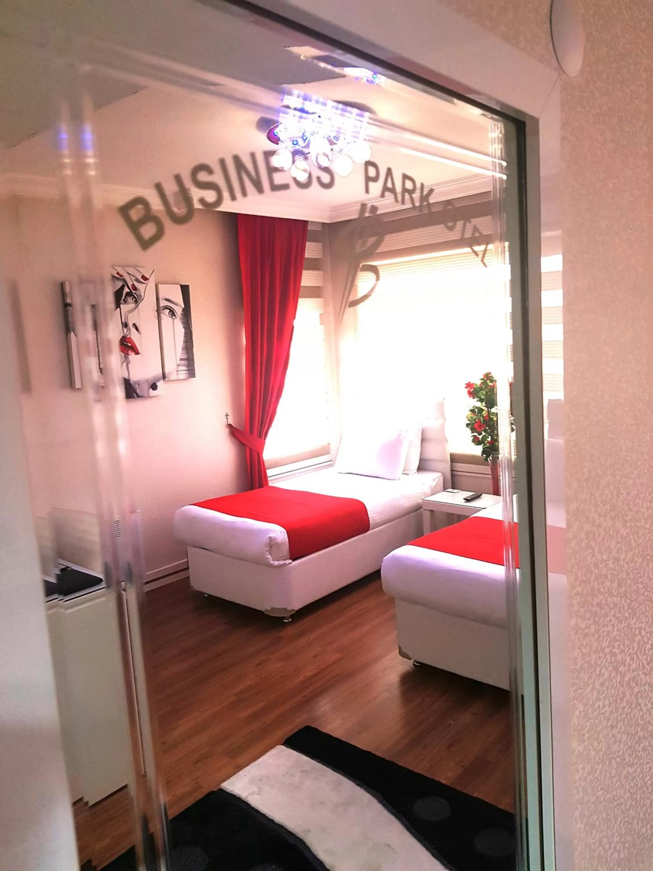 Bedroom, Bed in Business Park Hotel