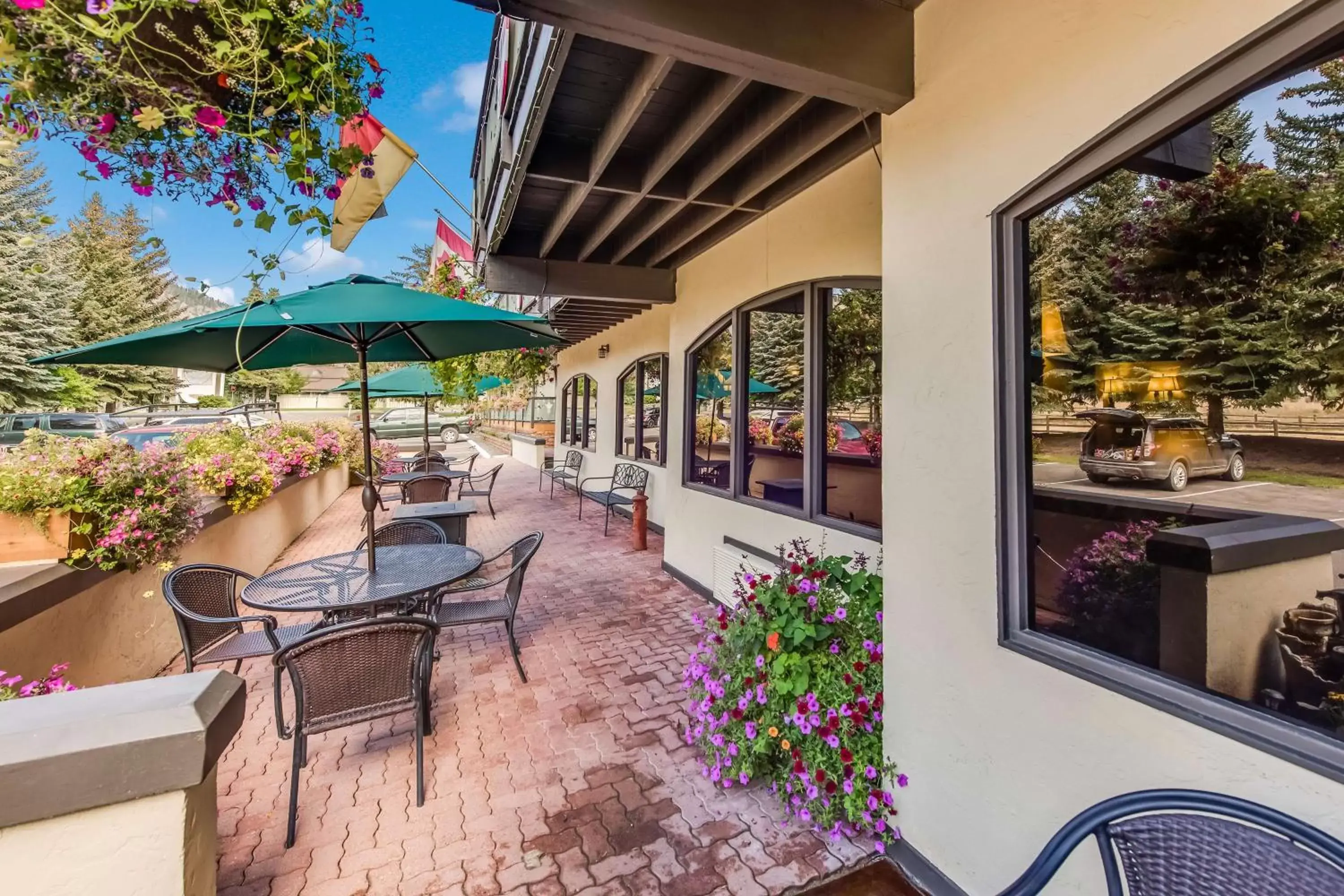 Property building in Best Western Tyrolean Lodge Property building in Best Western Tyrolean Lodge