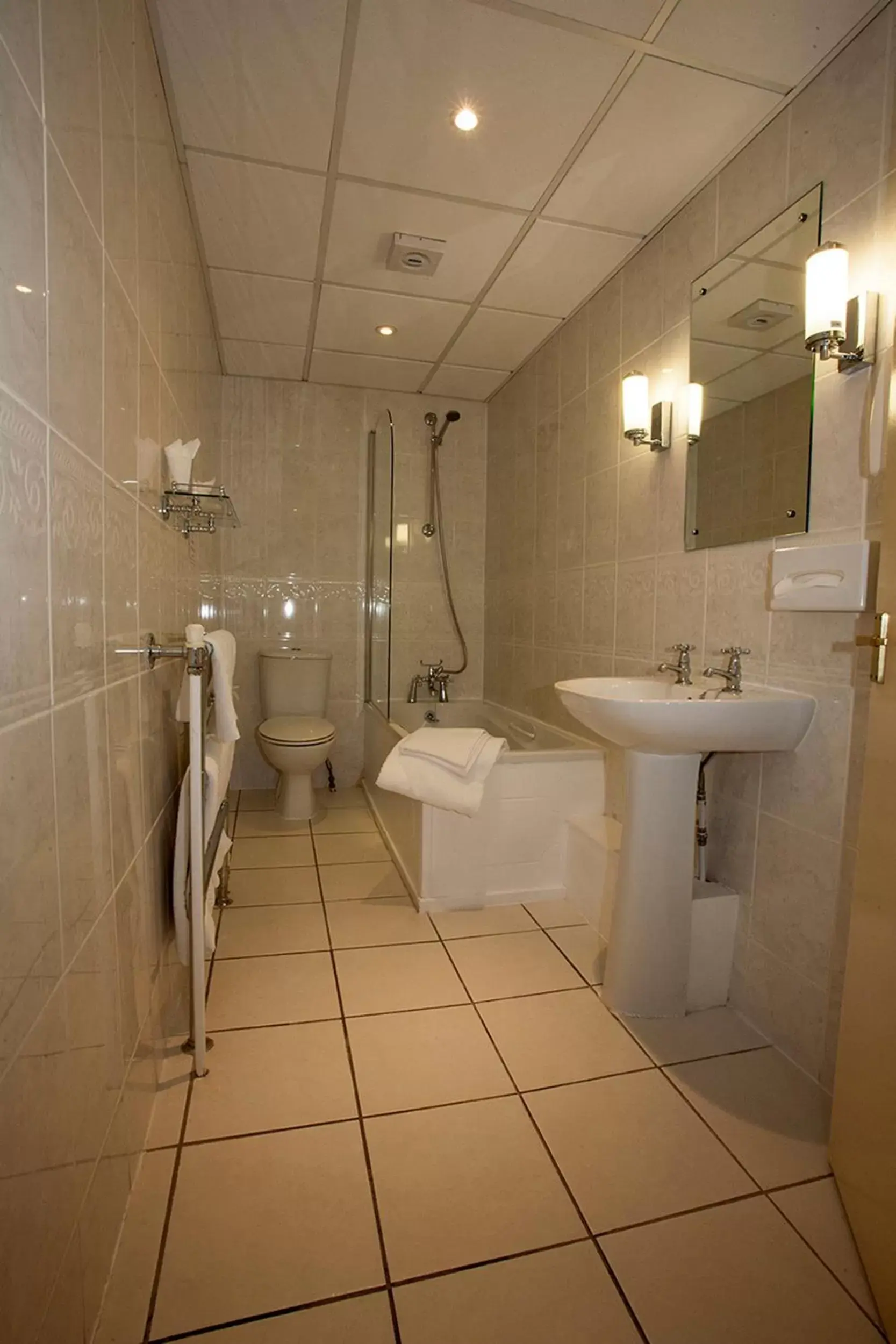 Bathroom in Royal Clifton Hotel