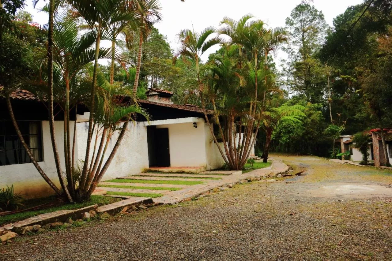 Property Building in Posada Montaña del Quetzal