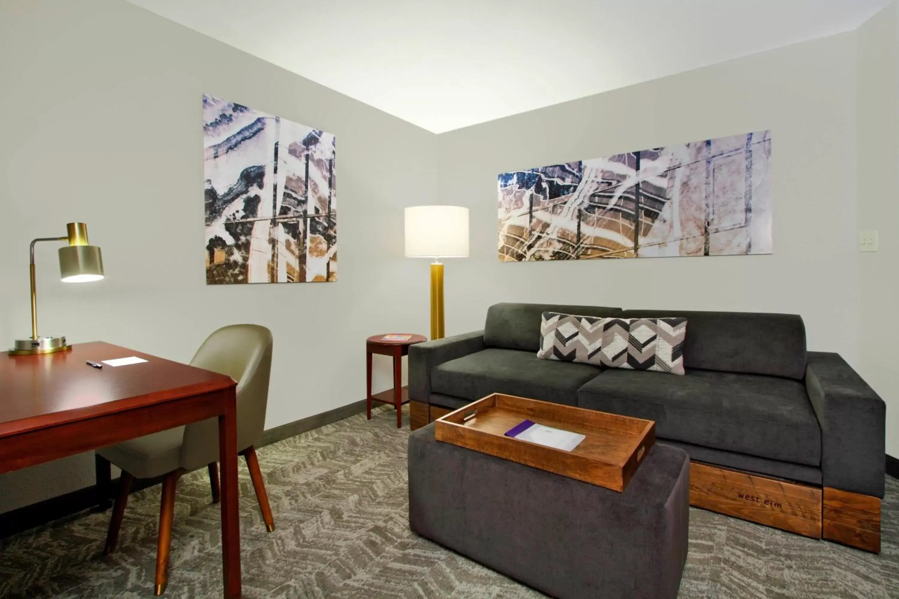 Living room, Seating Area in SpringHill Suites Phoenix Glendale Sports & Entertainment District