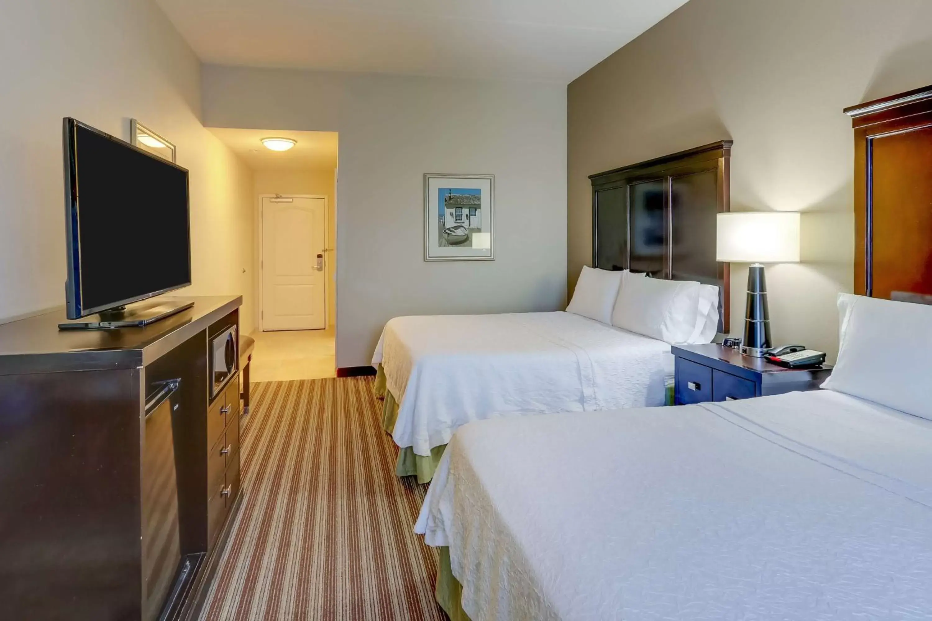 Bedroom, TV/Entertainment Center in Hampton Inn and Suites Swansboro Near Camp Lejeune