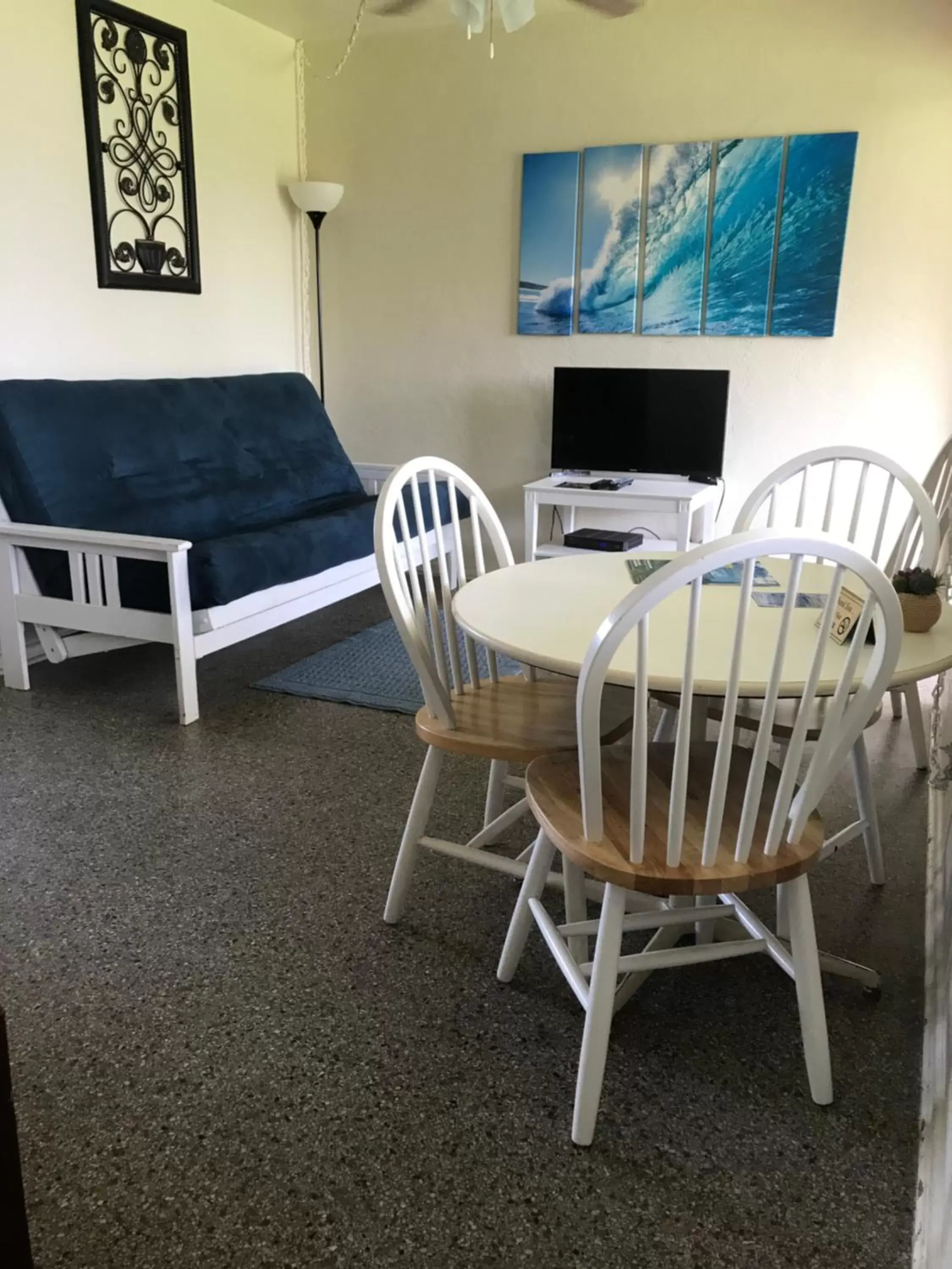 Living room, TV/Entertainment Center in South Beach Inn - Cocoa Beach