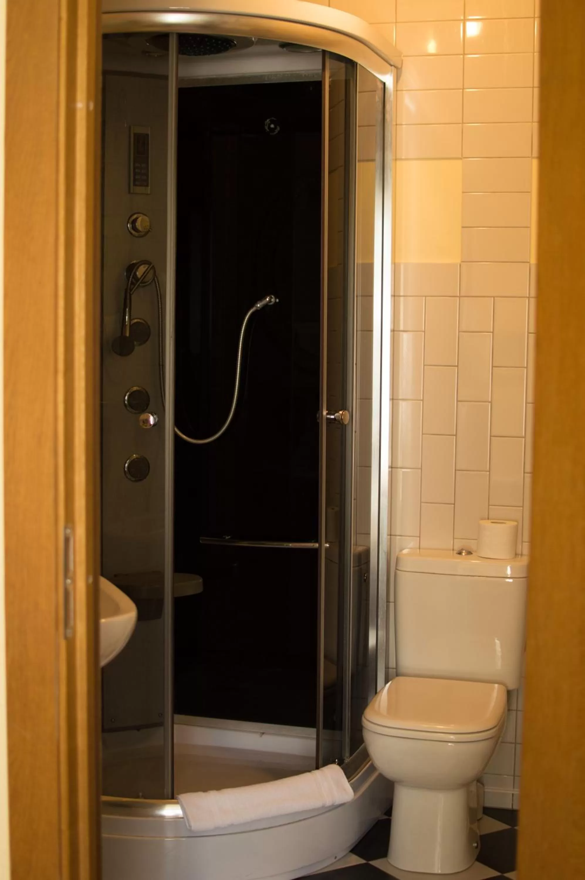 Shower in Hotel Pils with Self-Check in