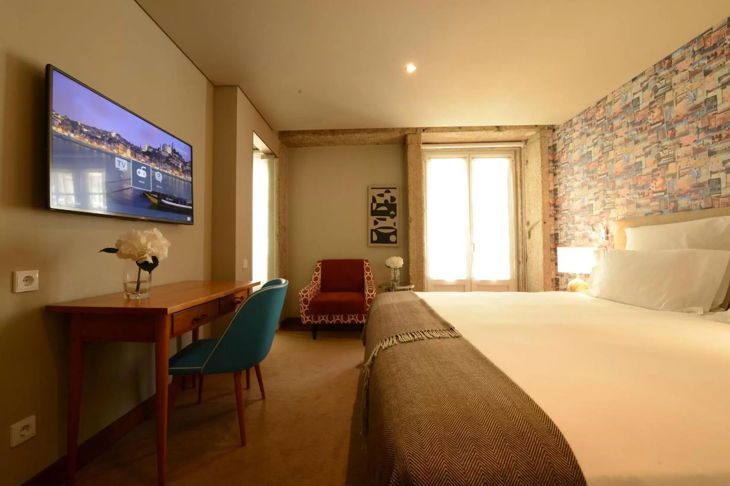 Bedroom, TV/Entertainment Center in Pestana Vintage Porto Hotel & World Heritage Site