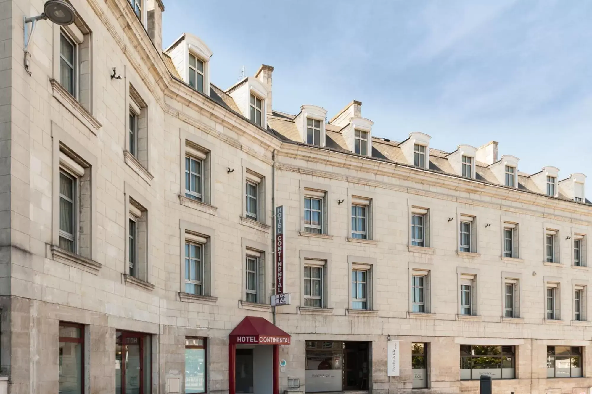 Facade/entrance, Property Building in The Originals City, Hôtel Continental, Poitiers (Inter-Hotel)