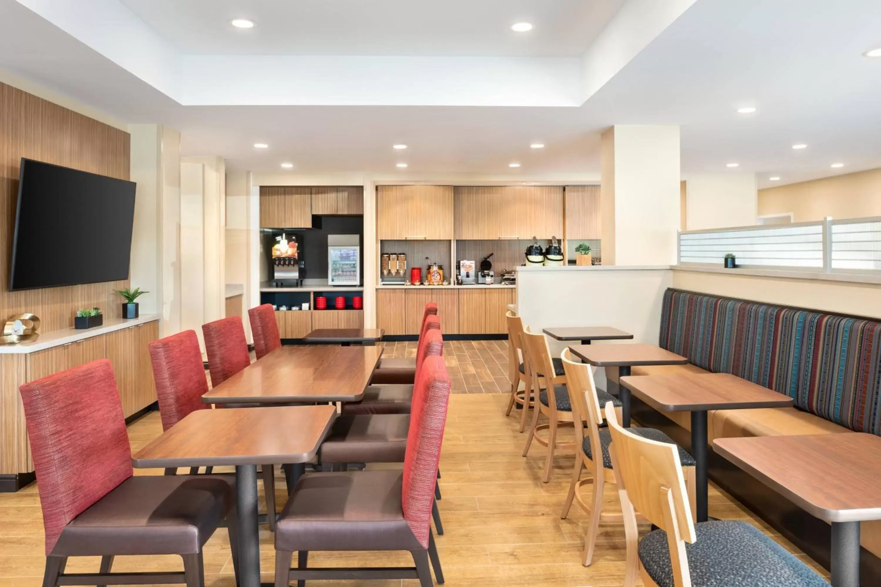 Breakfast, Restaurant/Places to Eat in TownePlace Suites by Marriott Milwaukee Grafton