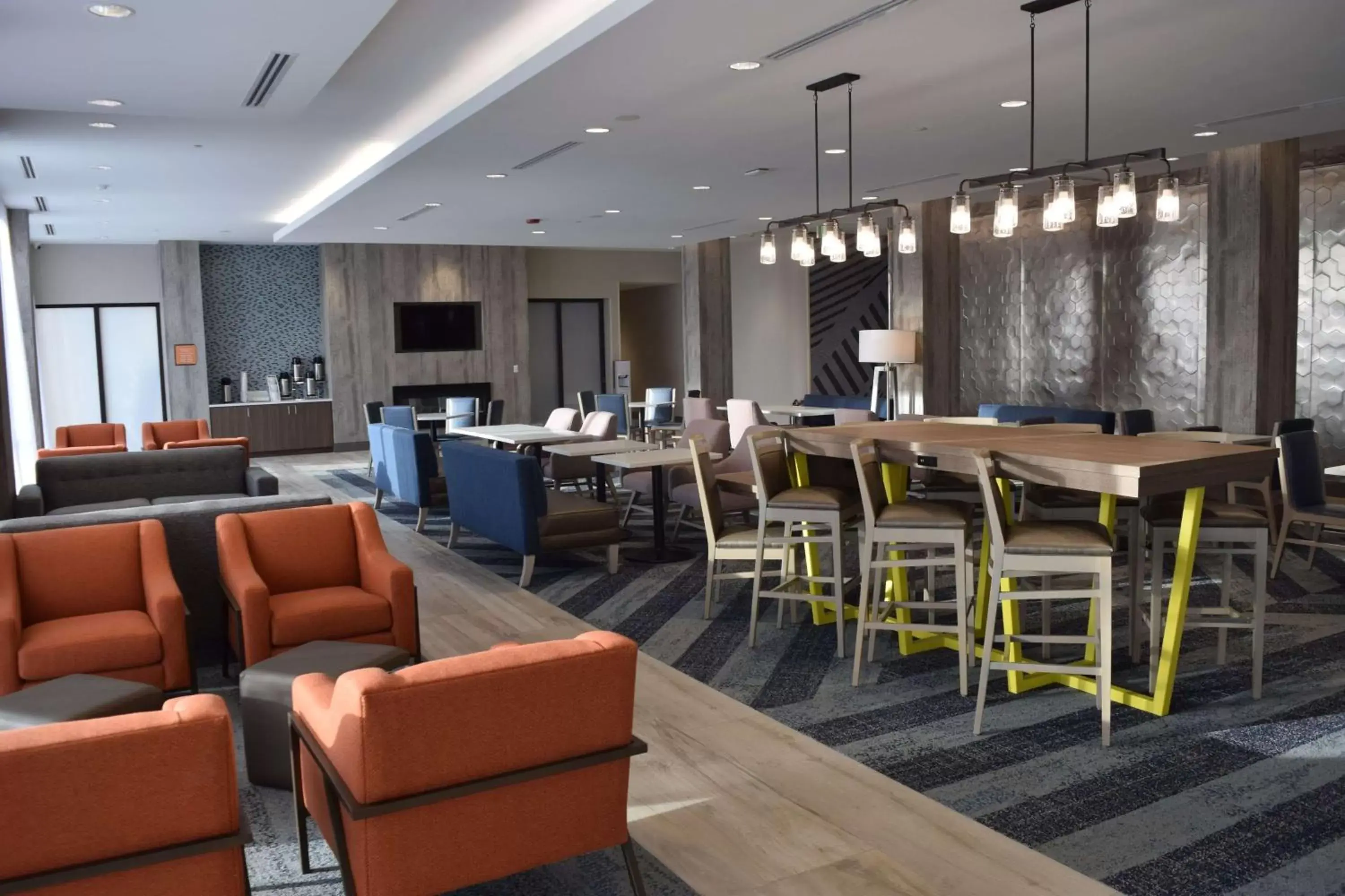 Lobby or reception, Restaurant/Places to Eat in La Quinta Inn & Suites by Wyndham Middletown