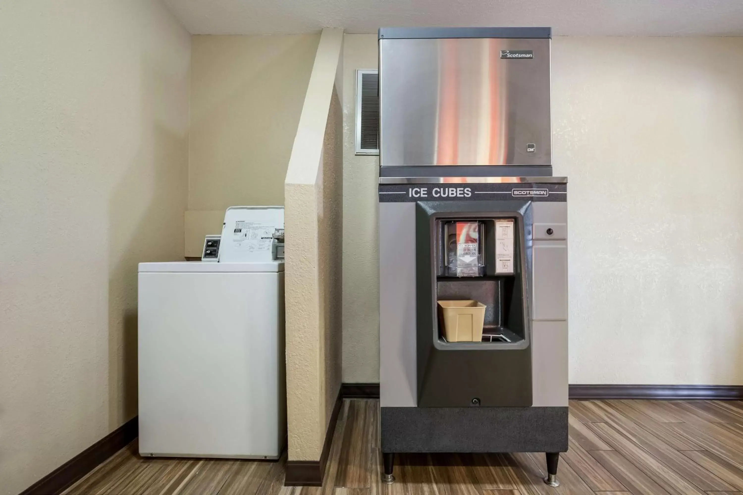 laundry, Kitchen/Kitchenette in Best Western U.S. Inn