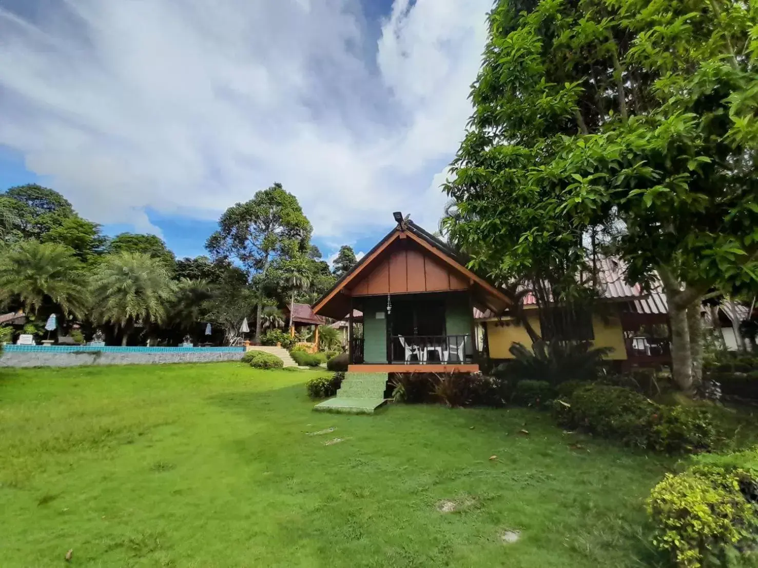 Property building in Koh Chang Bailan Beach Resort Property building in Koh Chang Bailan Beach Resort