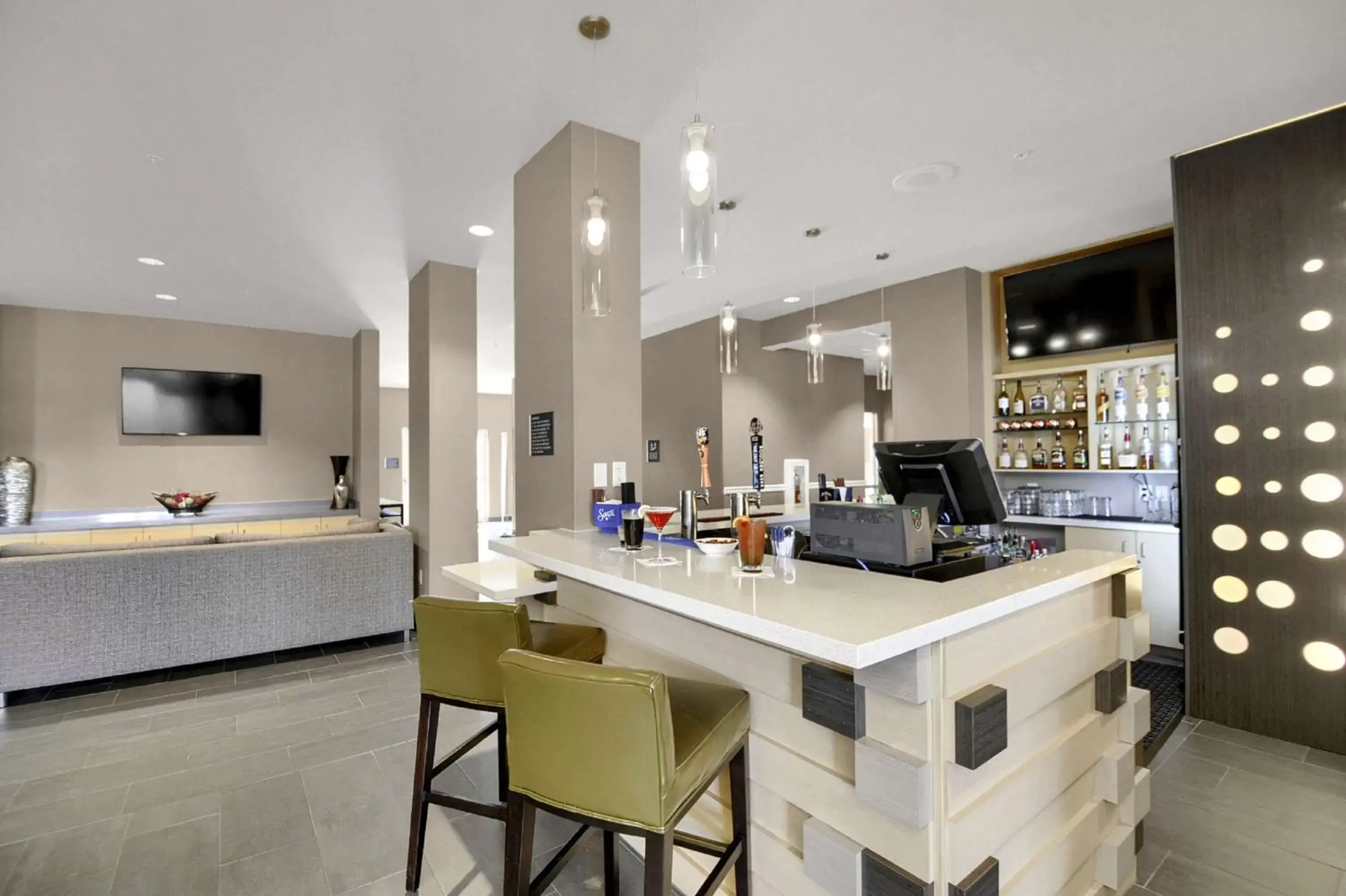 Lounge or bar, Lounge/Bar in Best Western Plus Executive Residency Fillmore Inn