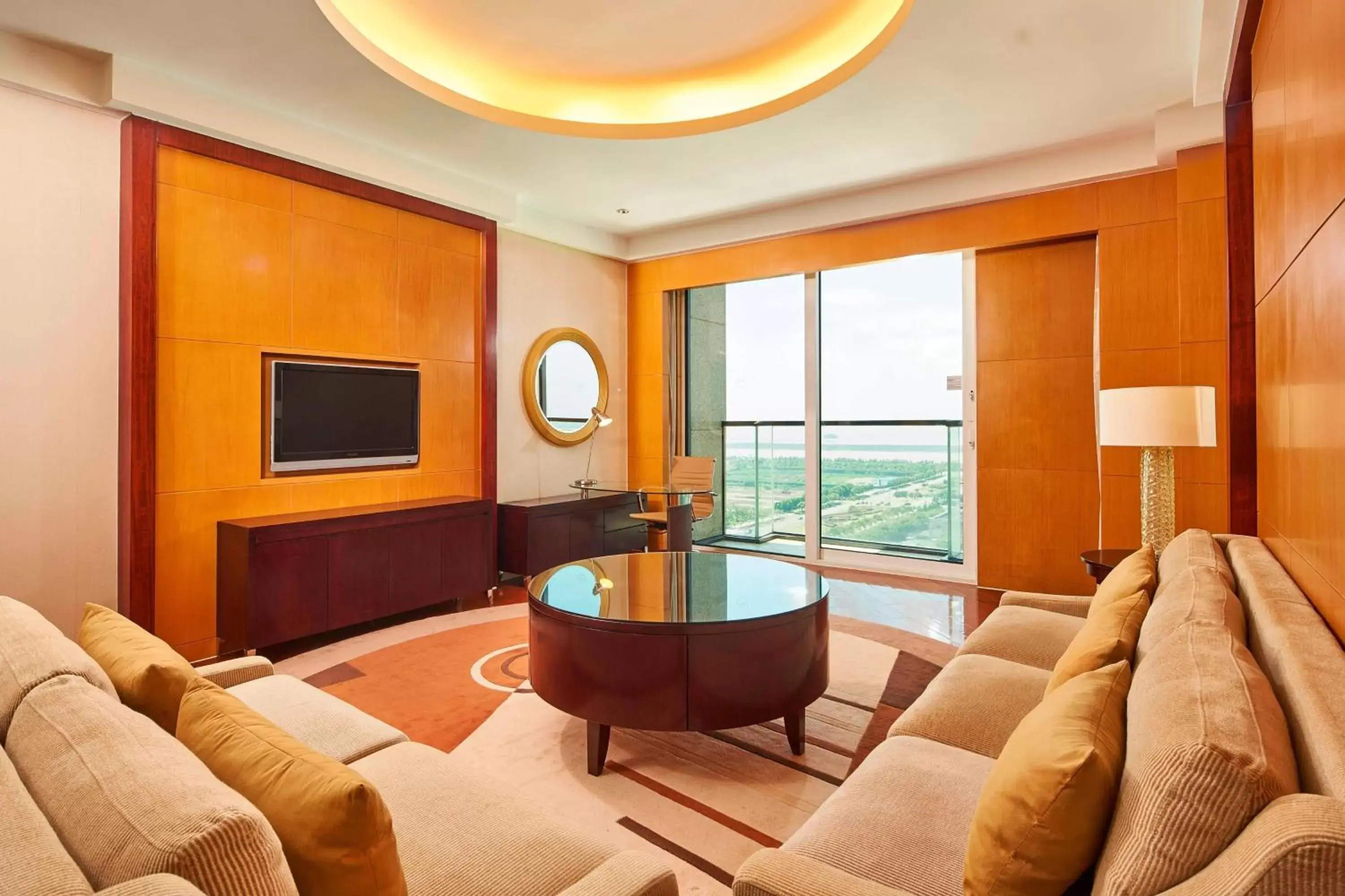 Photo of the whole room, Seating Area in Sheraton Zhoushan Hotel