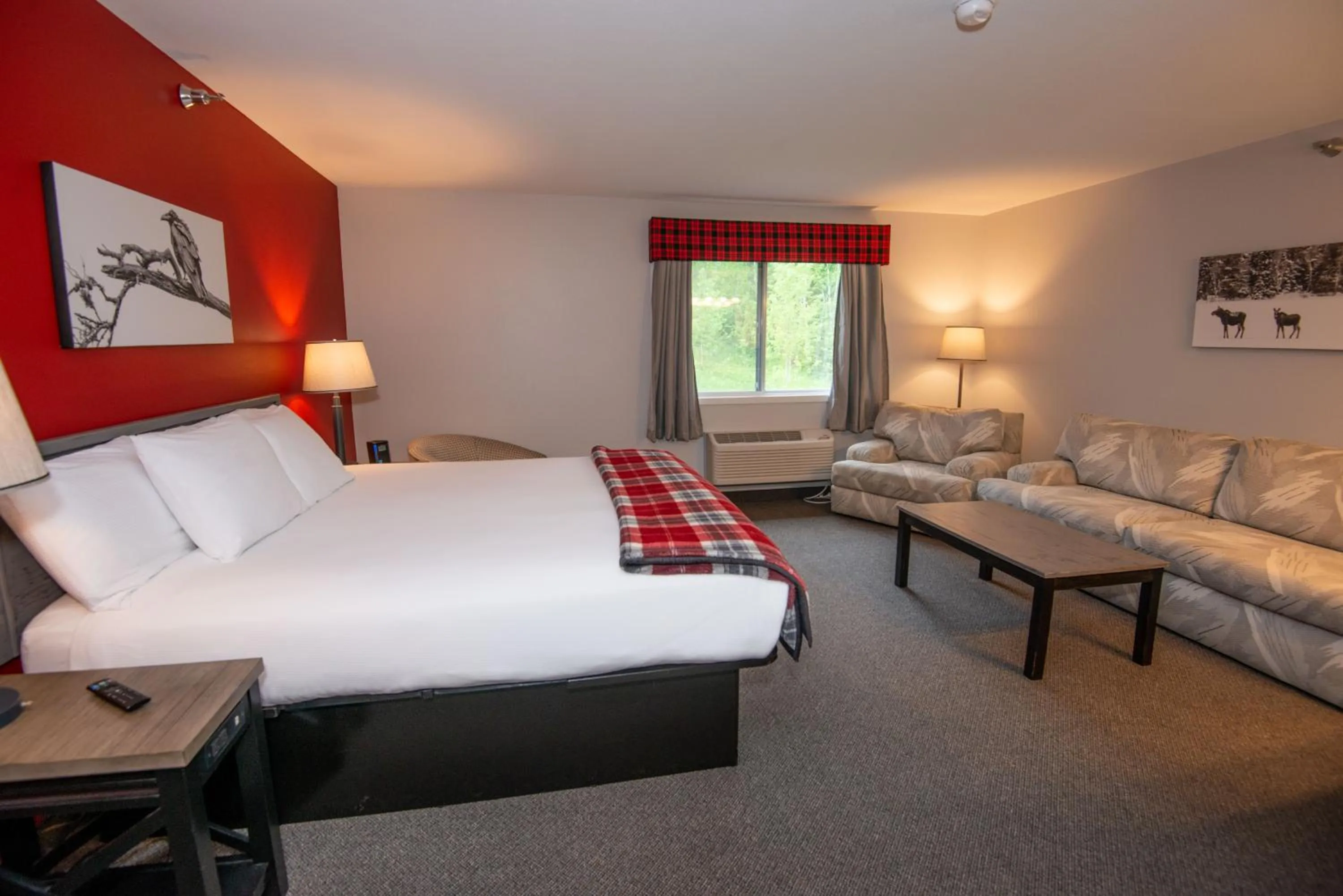 Photo of the whole room, Bed in Mountain Inn at Lutsen