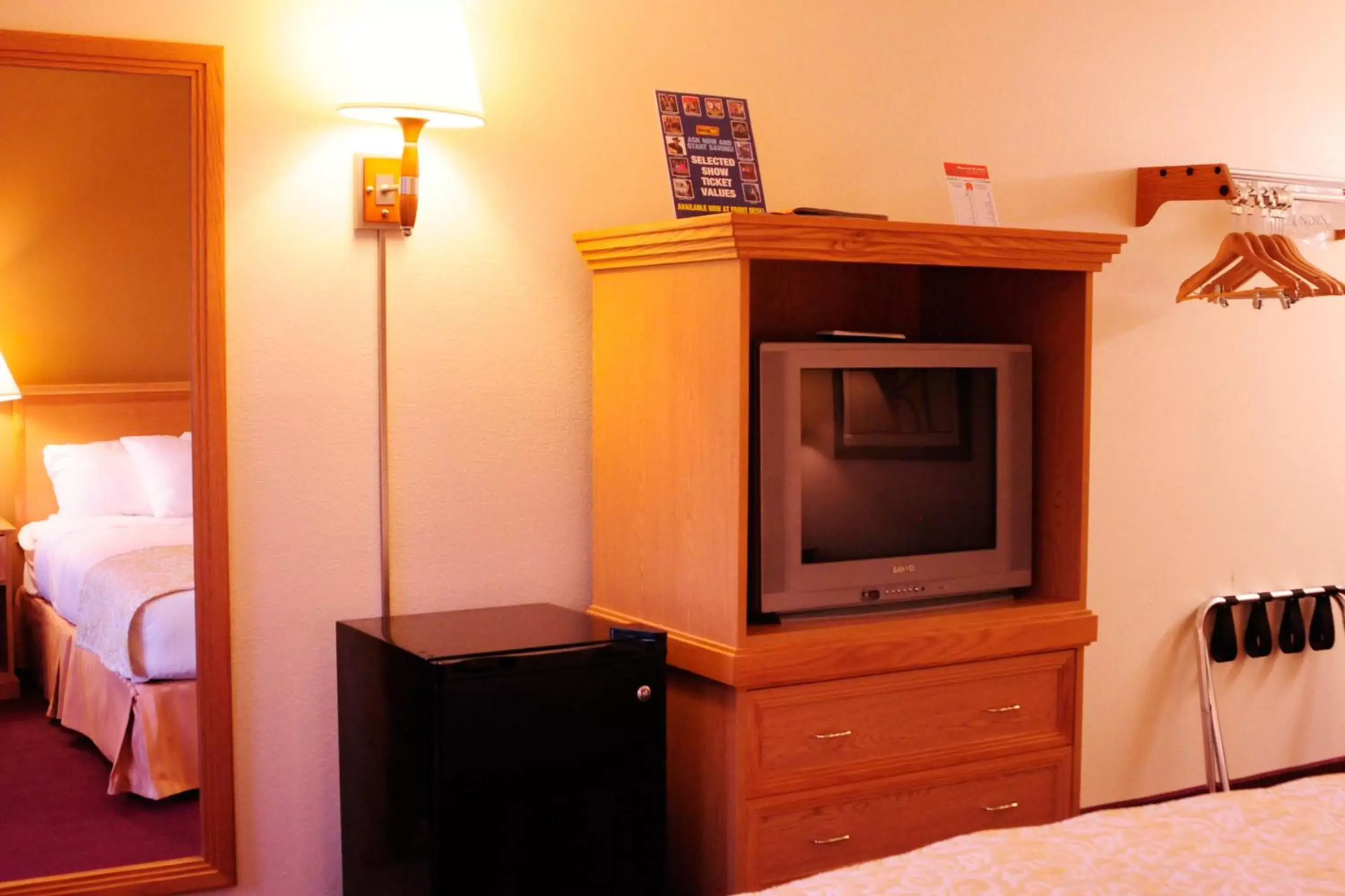 TV and multimedia, TV/Entertainment Center in Whispering Hills Inn