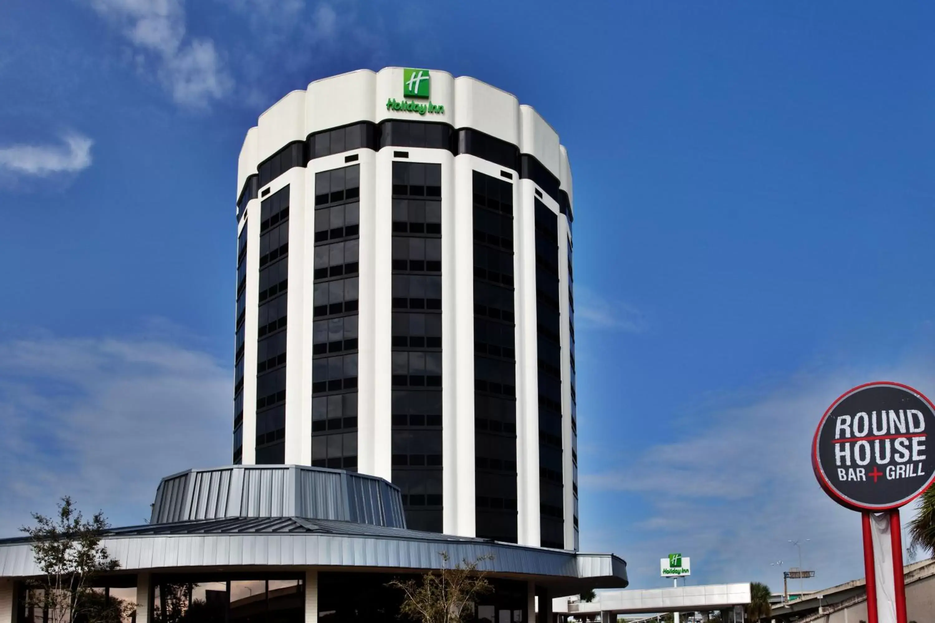 Property Building in Holiday Inn New Orleans West Bank Tower, an IHG Hotel