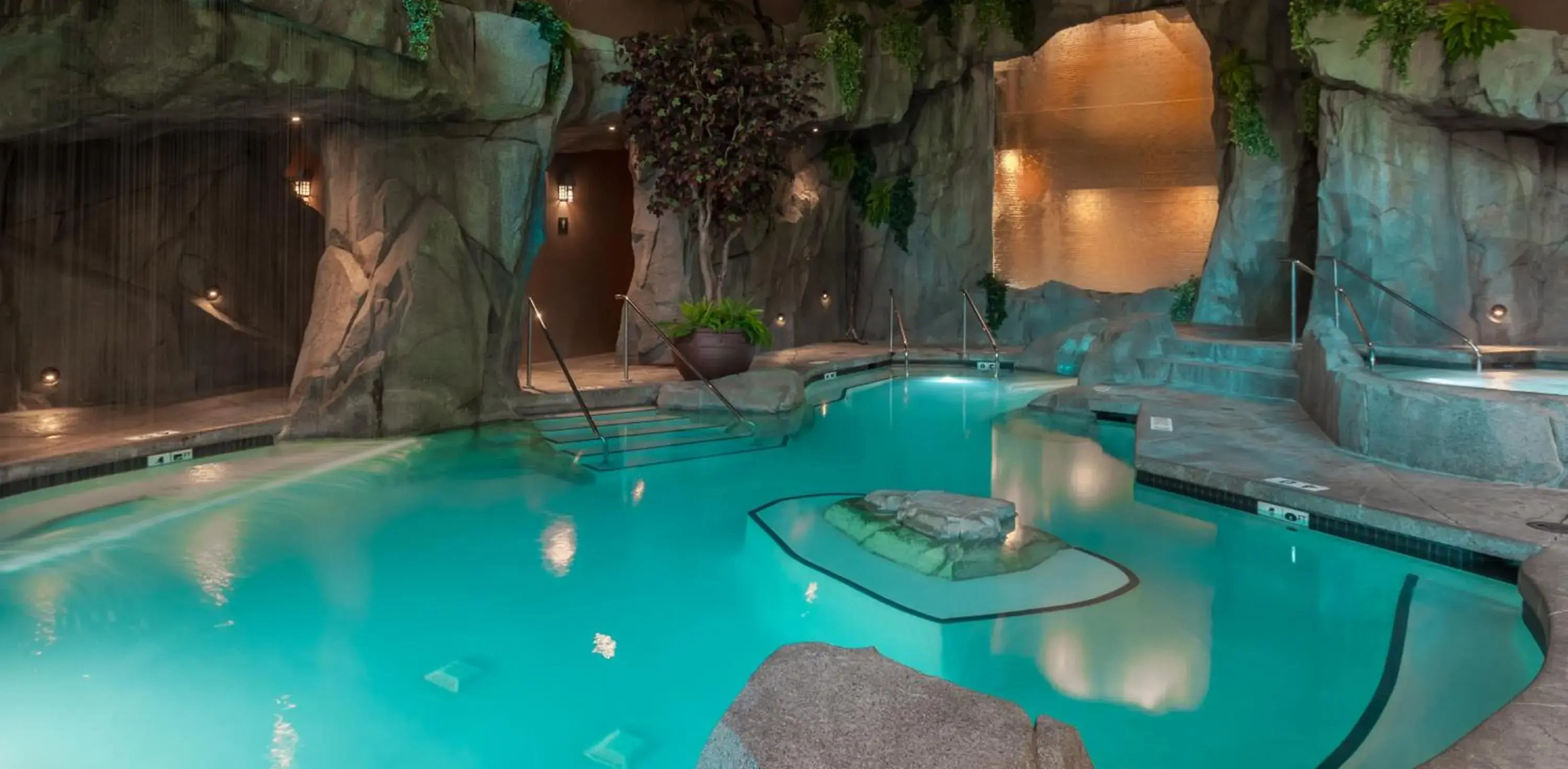 Spa and wellness centre/facilities, Swimming Pool in Tigh-Na-Mara Resort & Conference Centre