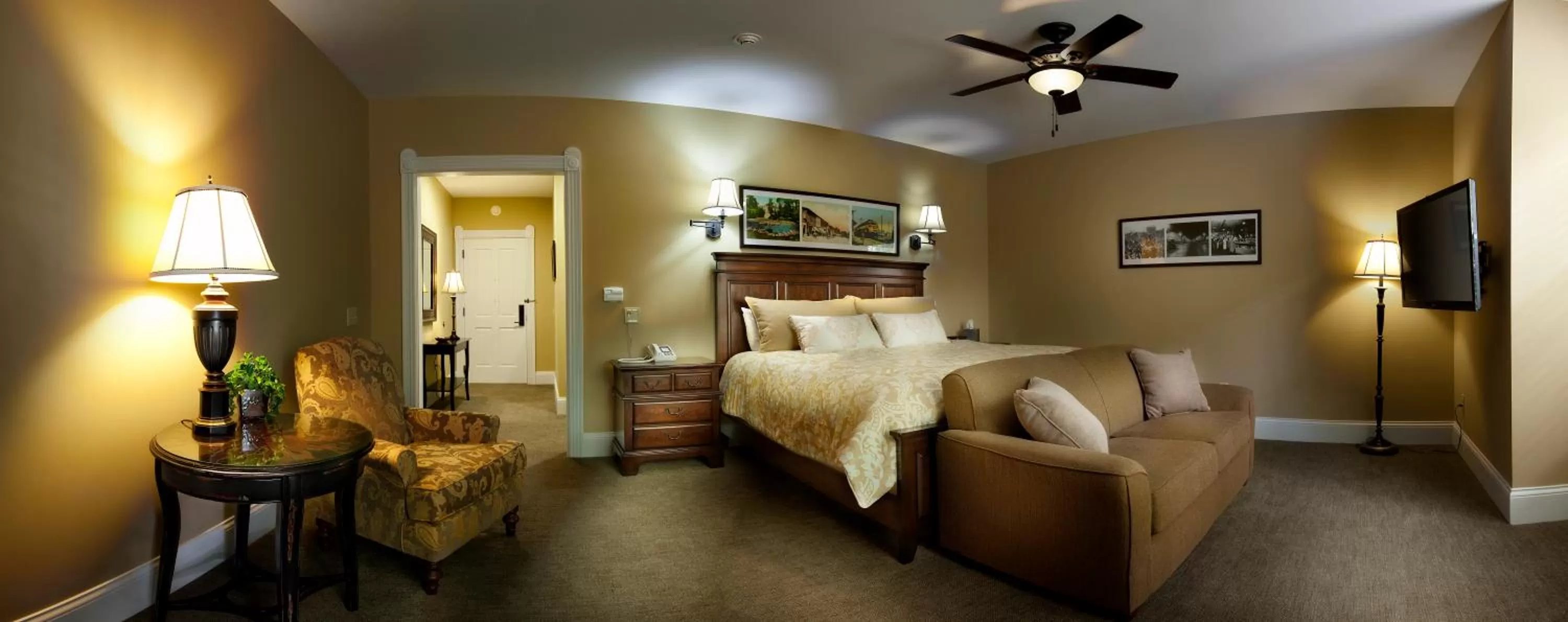 Photo of the whole room, Bed in Grant Street Inn - Bloomington