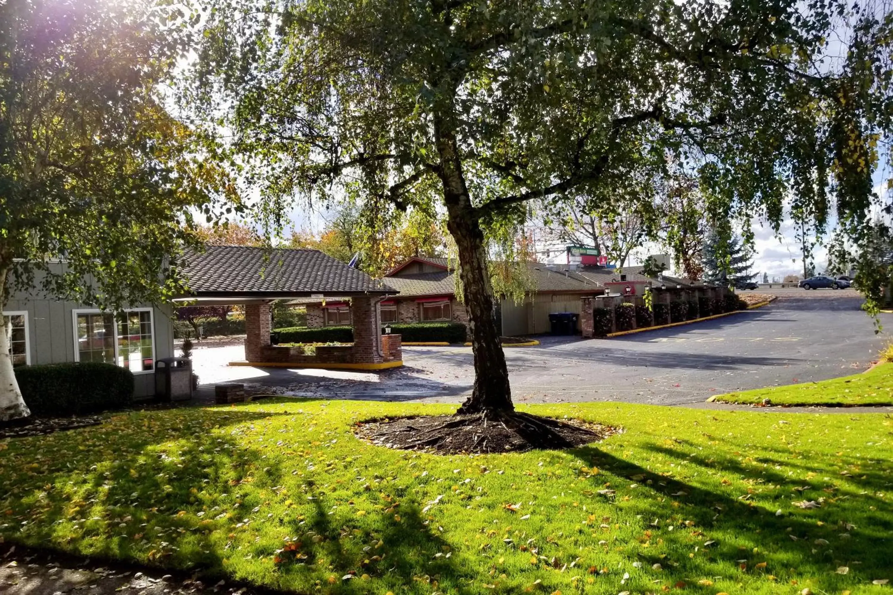 Facade/entrance, Garden in Village Inn