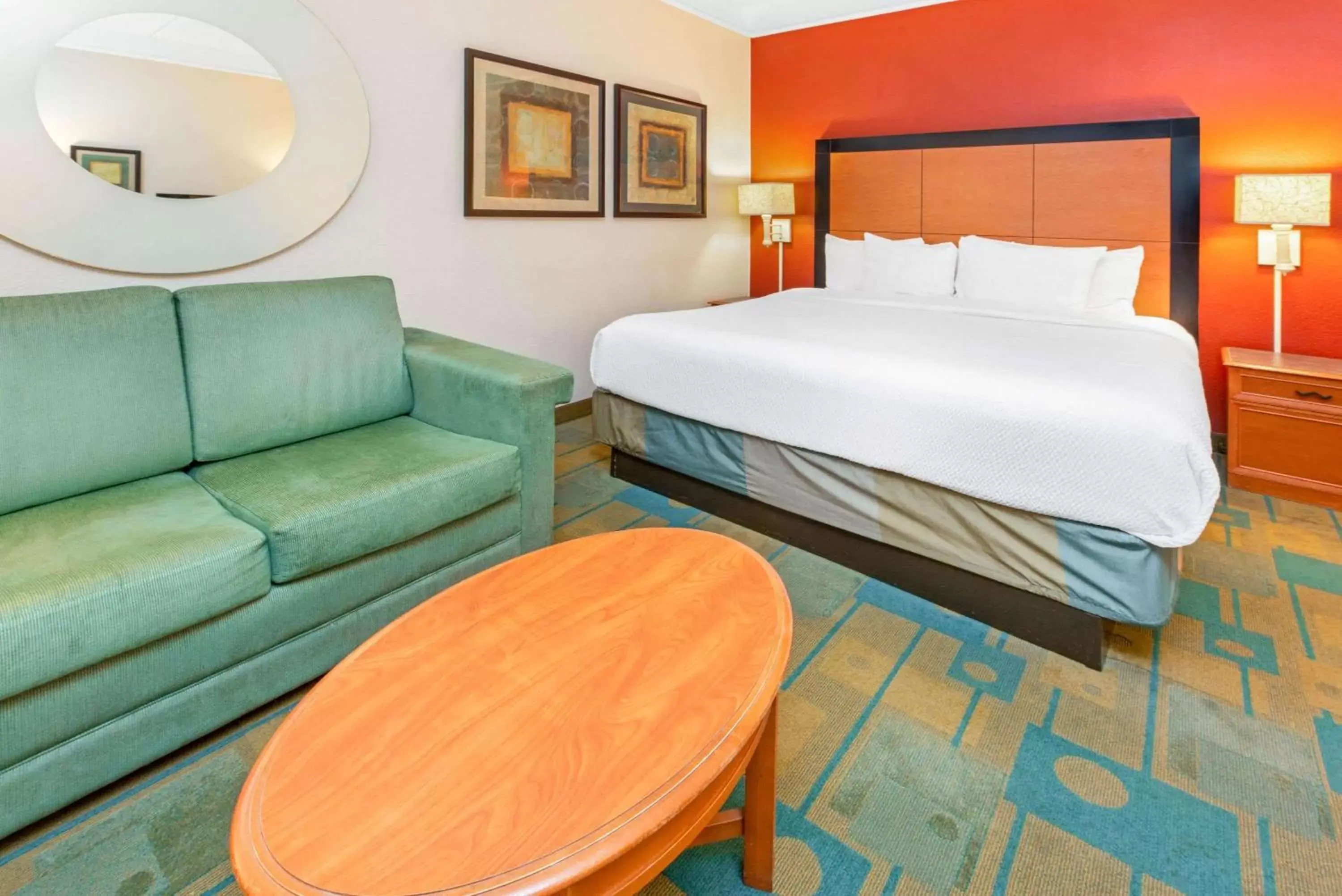 Photo of the whole room, Bed in La Quinta by Wyndham USF (Near Busch Gardens)