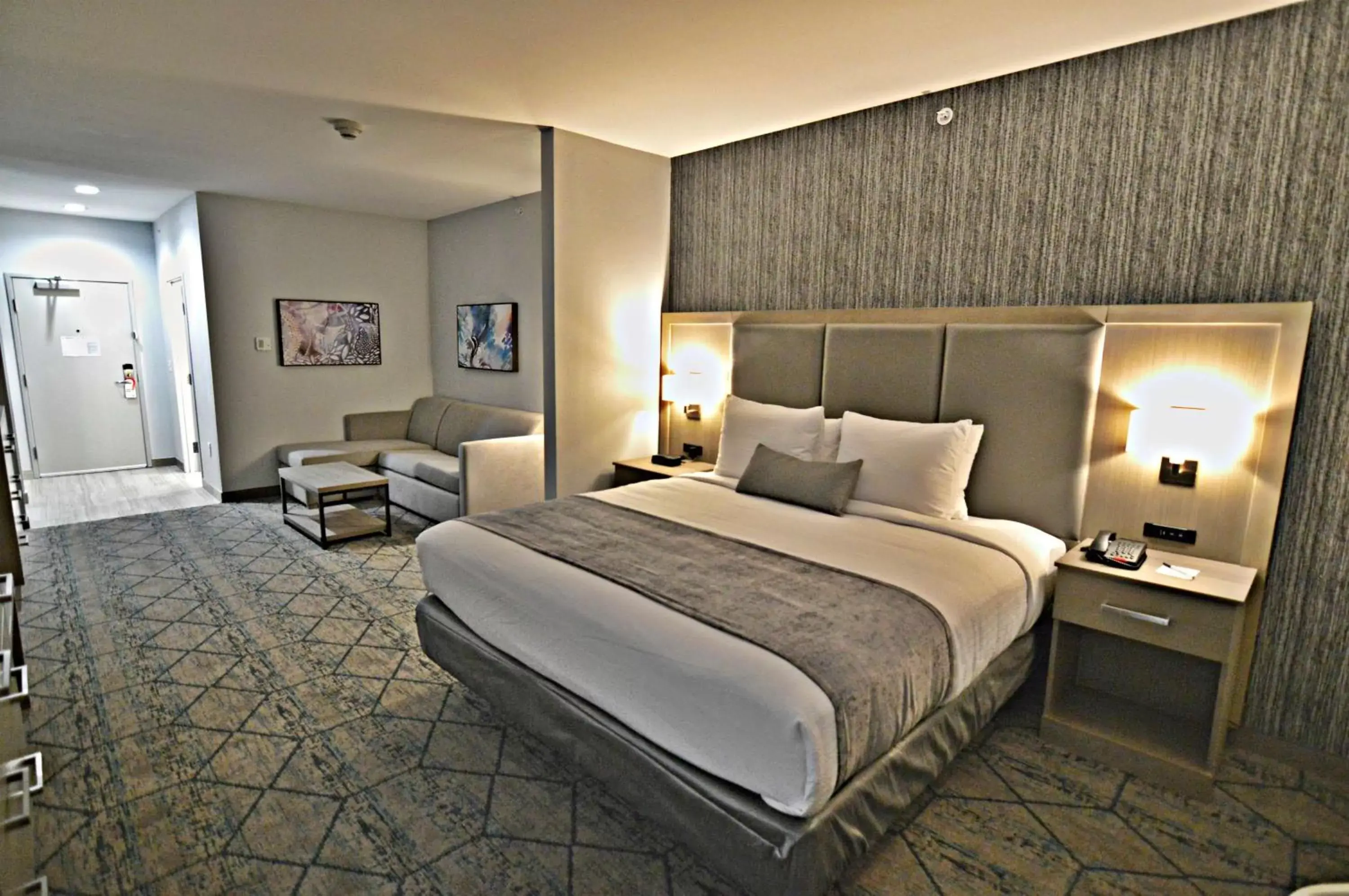 Photo of the whole room, Bed in Best Western Plus Executive Residency Oklahoma City I-35