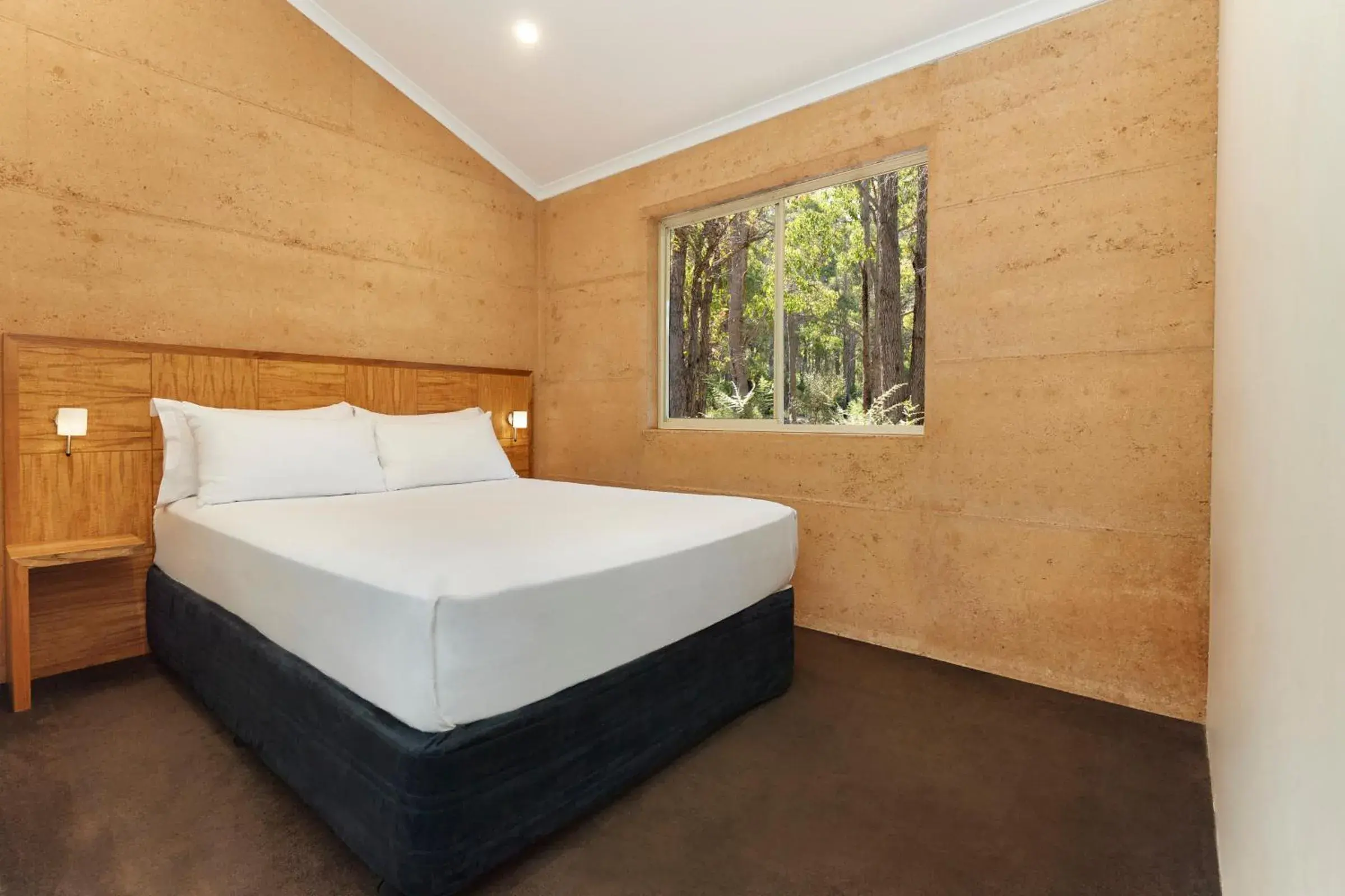 Bedroom, Bed in Eight Willows Retreat