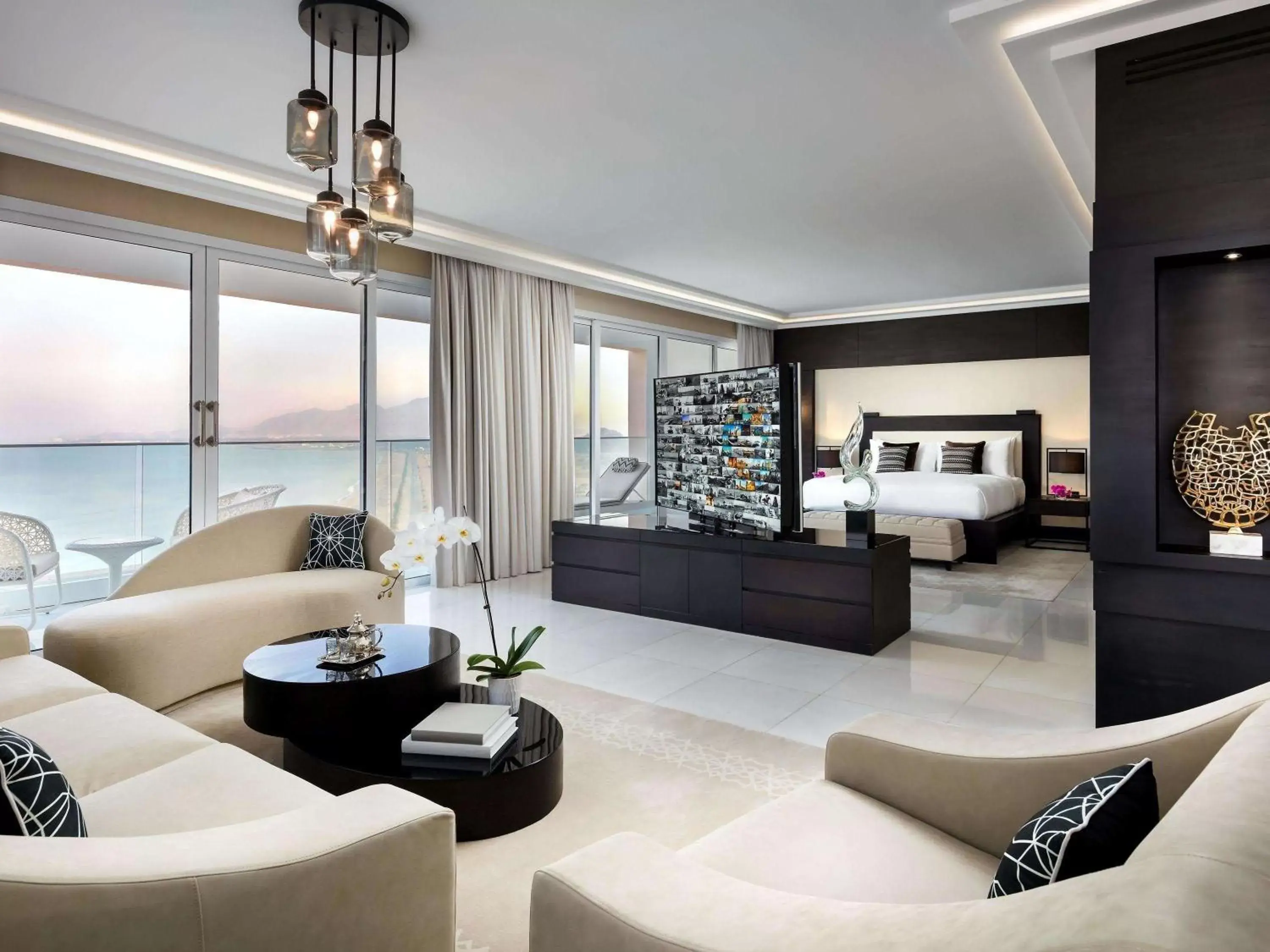 Bedroom, Seating Area in Fairmont Fujairah Beach Resort
