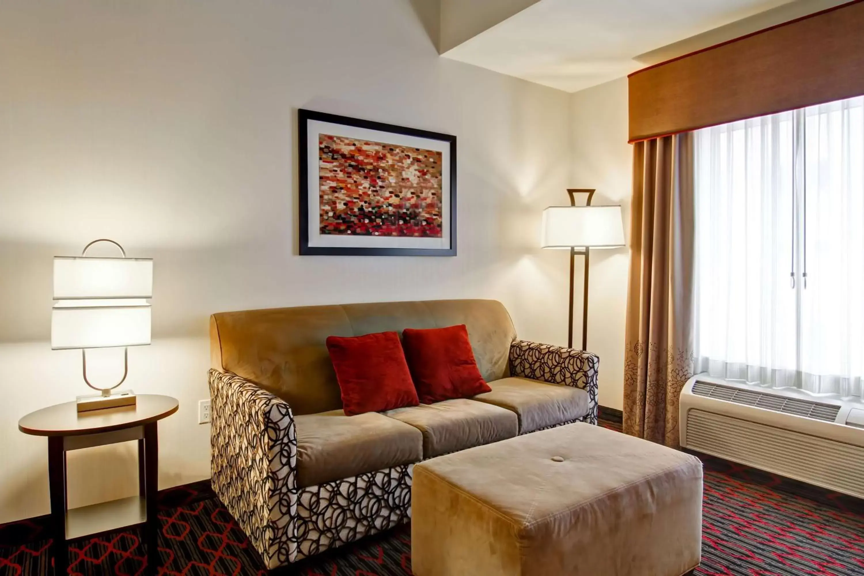 Bed, Seating Area in Hampton Inn & Suites Red Deer
