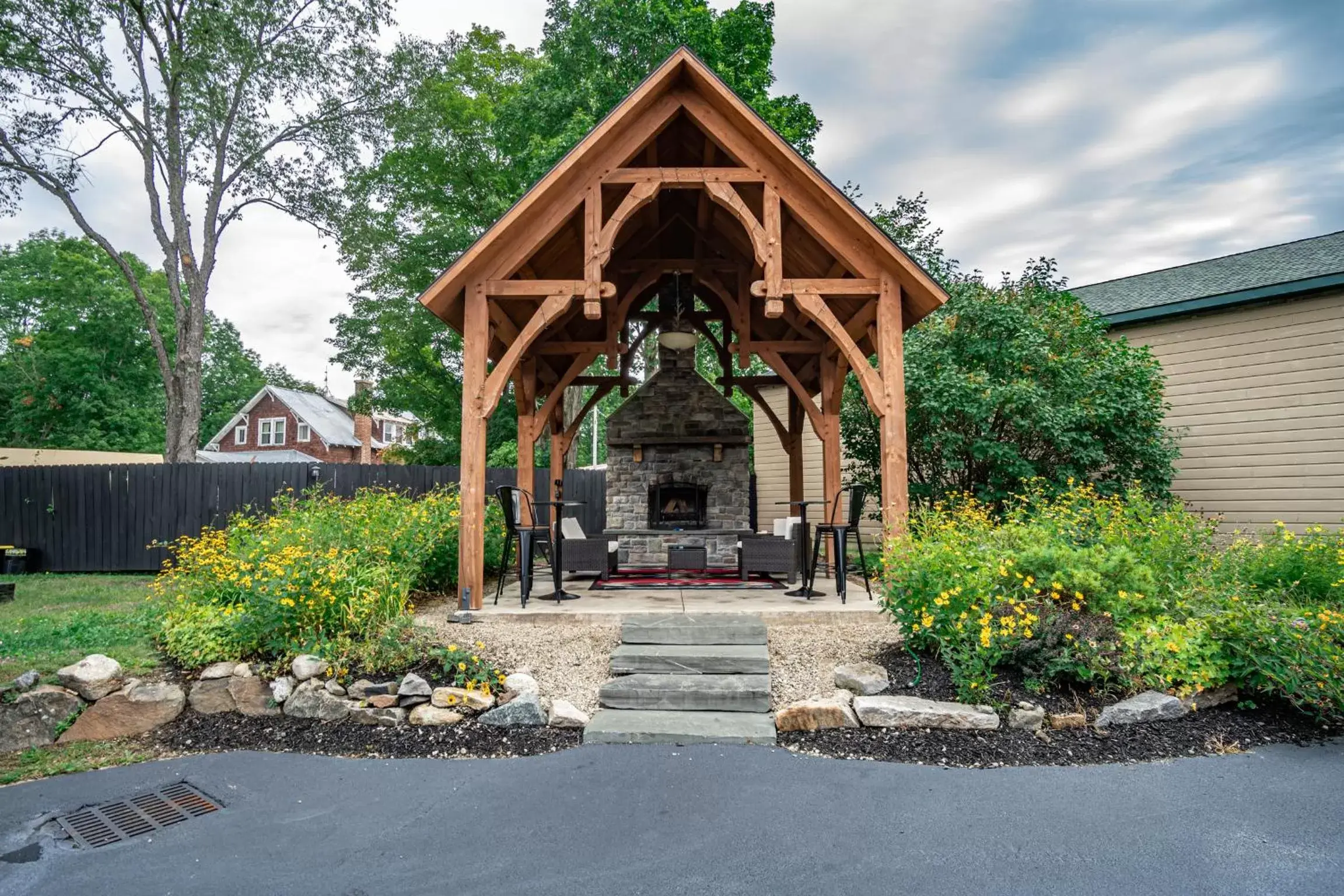 Facade/Entrance in The Alpine Lodge