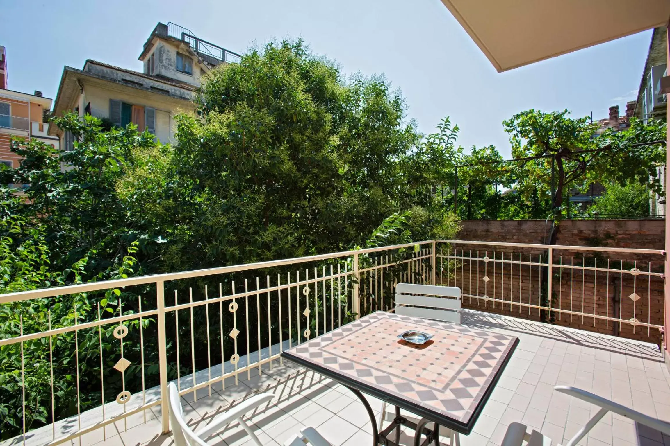 Balcony/Terrace in Hotel lo Squalo