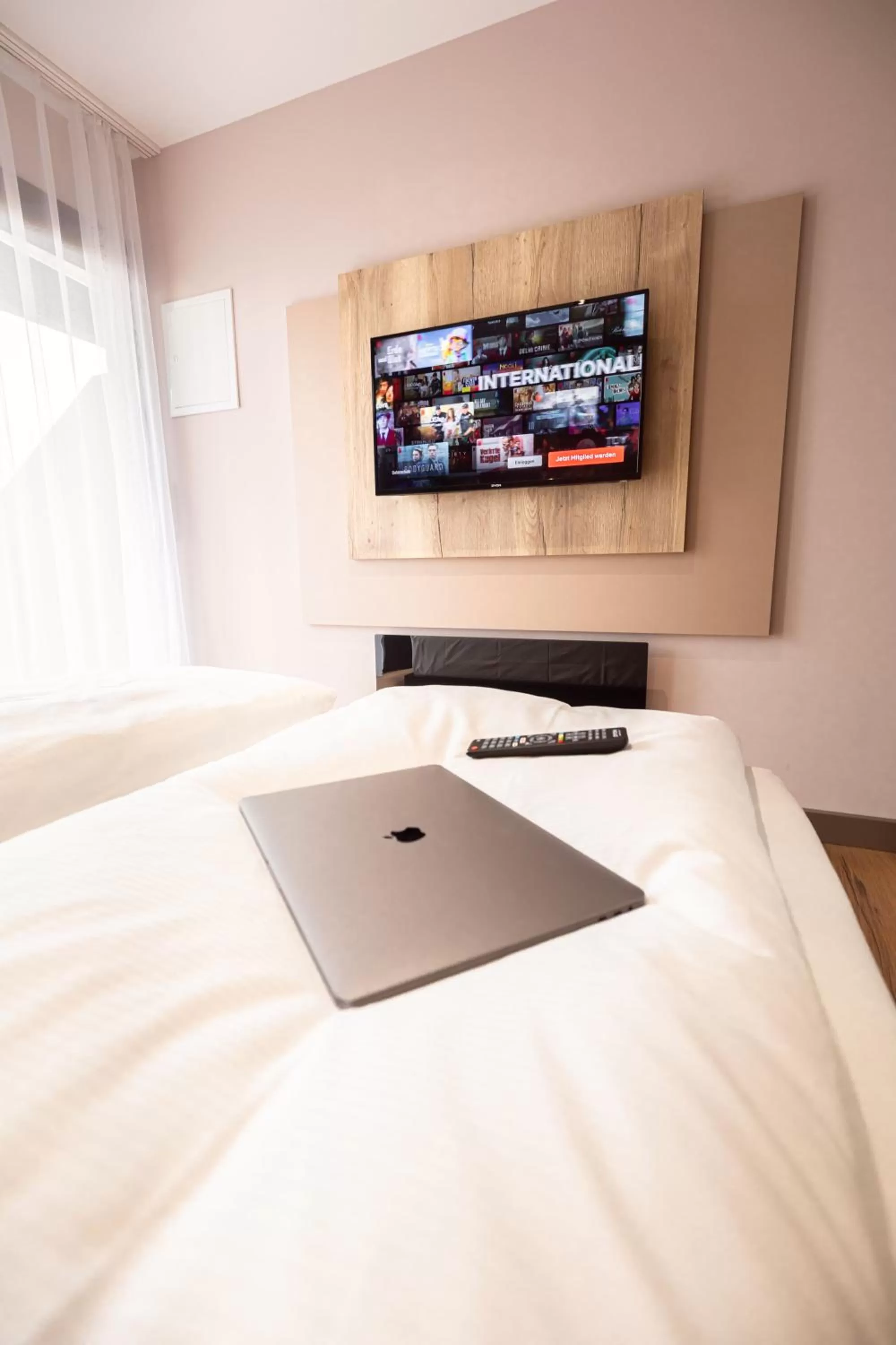 Staff, Bed in 24Seven Hotel Schwabach